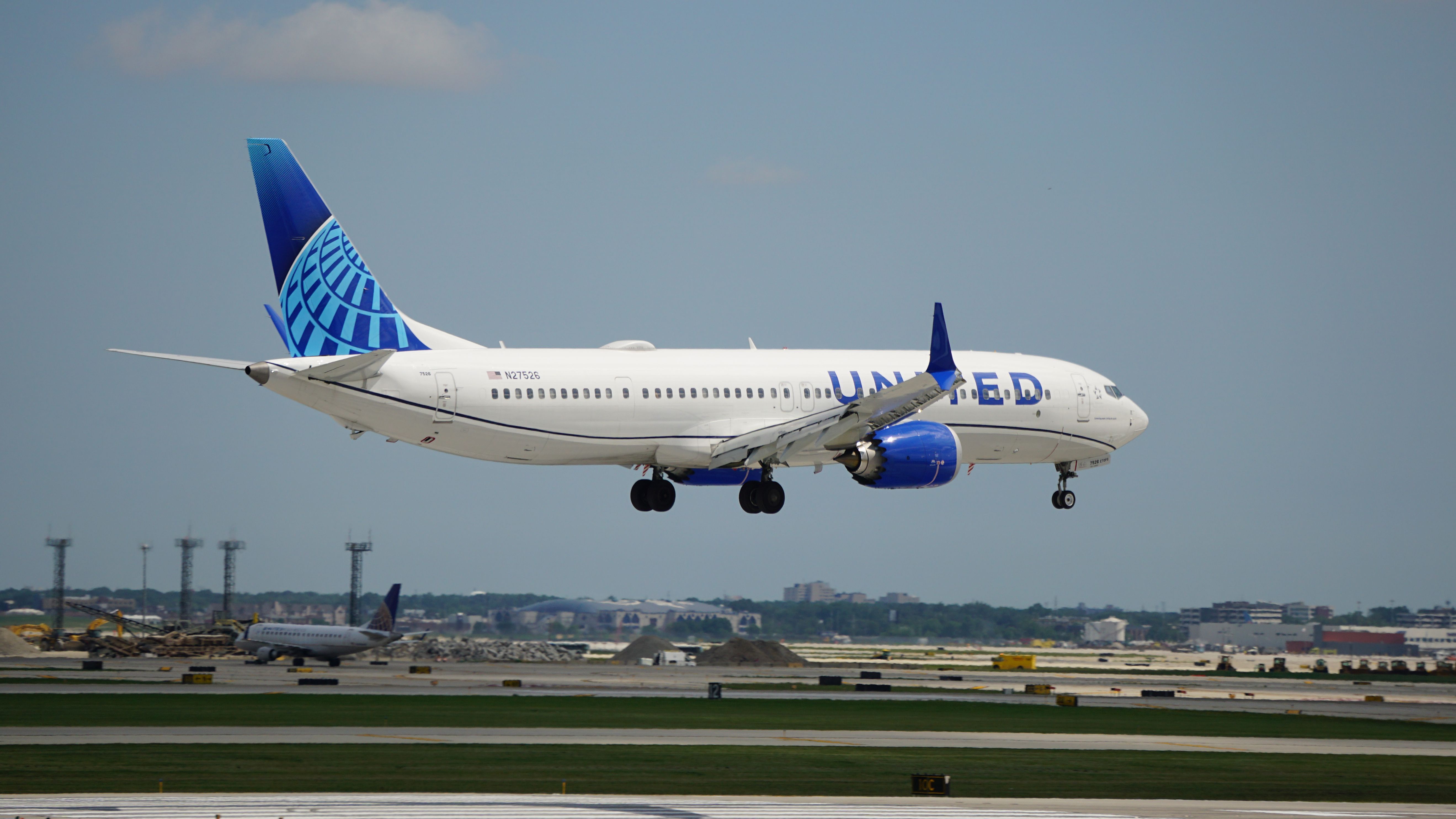 United Airlines Boeing 737 MAX 9 landing at ORD shutterstock_2014629683