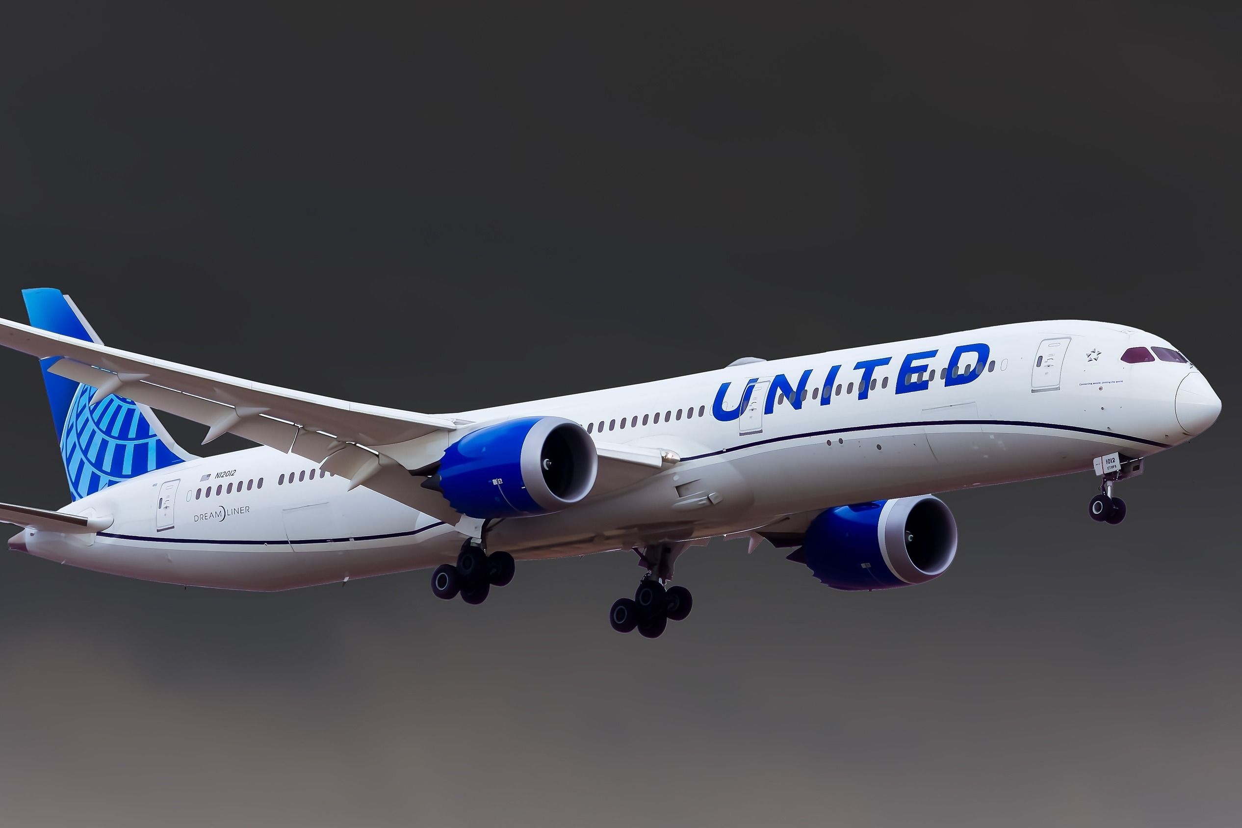 United Airlines Boeing 787-10 landing at TLV shutterstock_2416147463