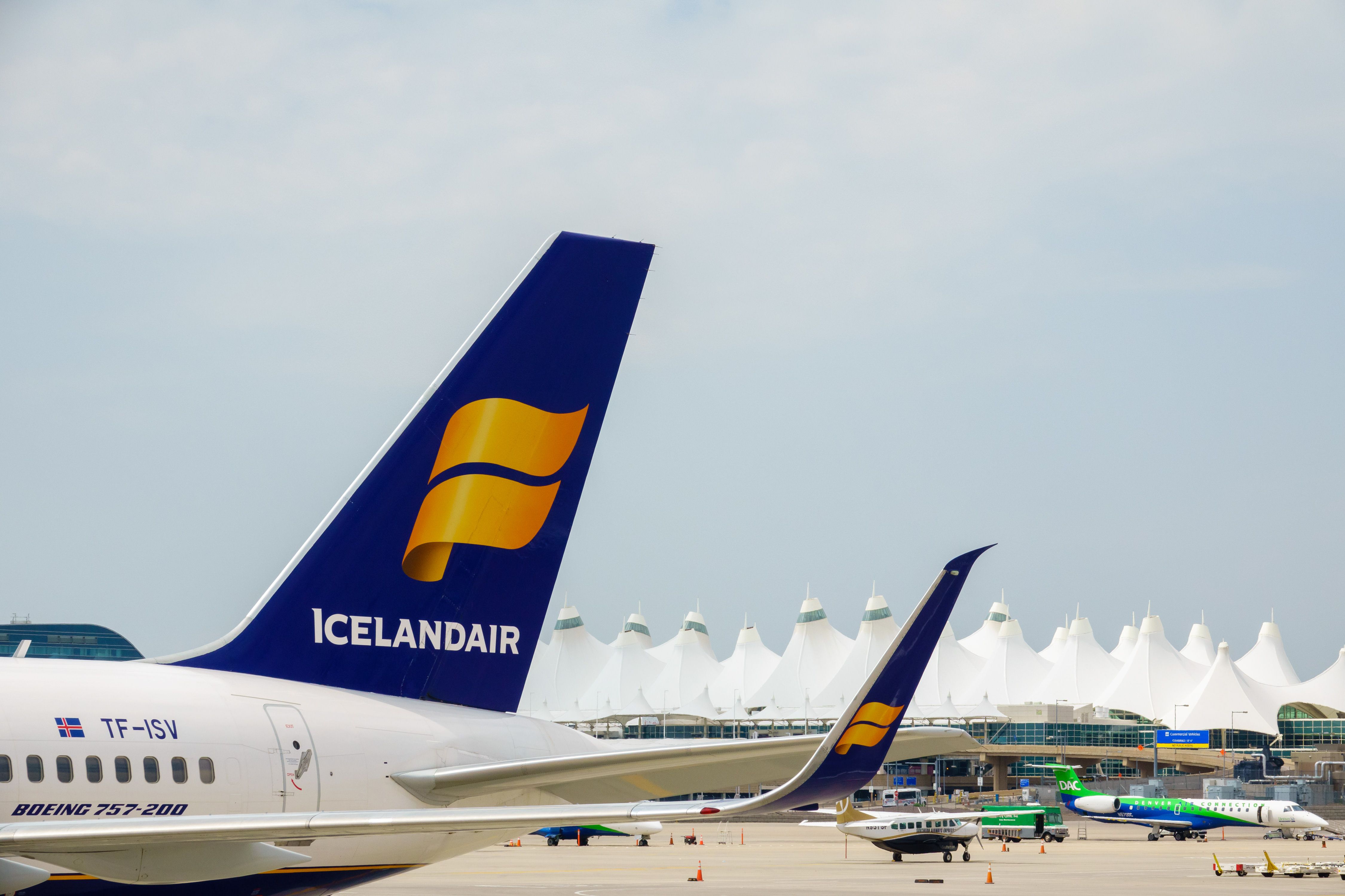 Icelandair Boeing 757 in Denver