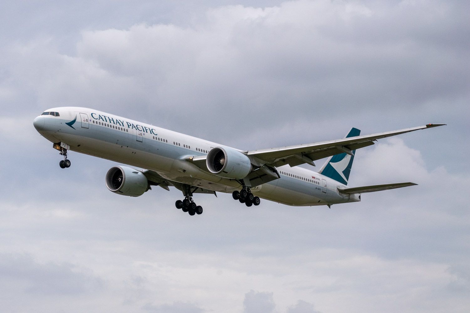 Cathay Pacific Boeing 777 Landing