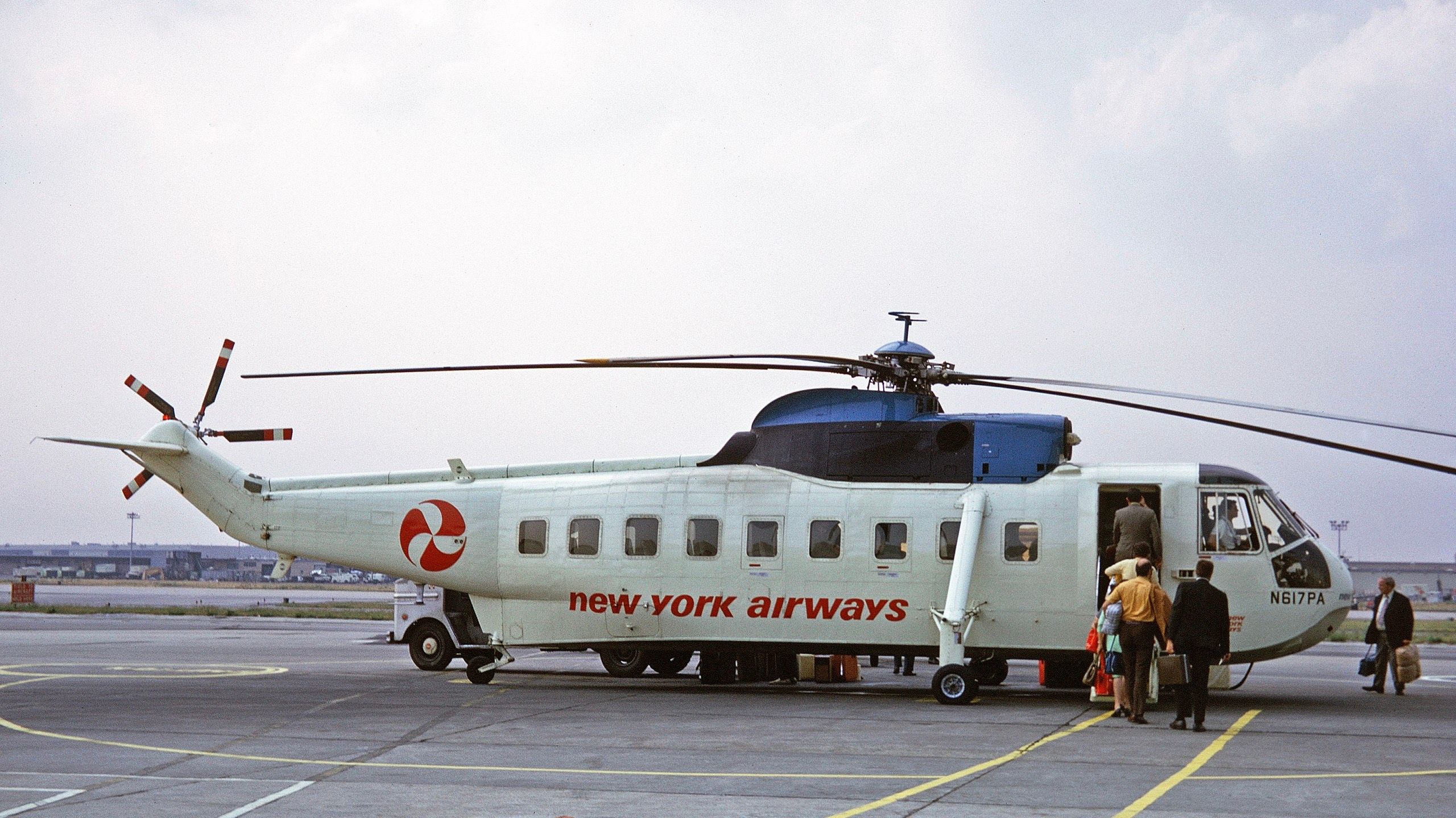 2560px-n617pa_sikorsky_s-61_new_york_aws_aws_jfk_09jul70_（6931147337）