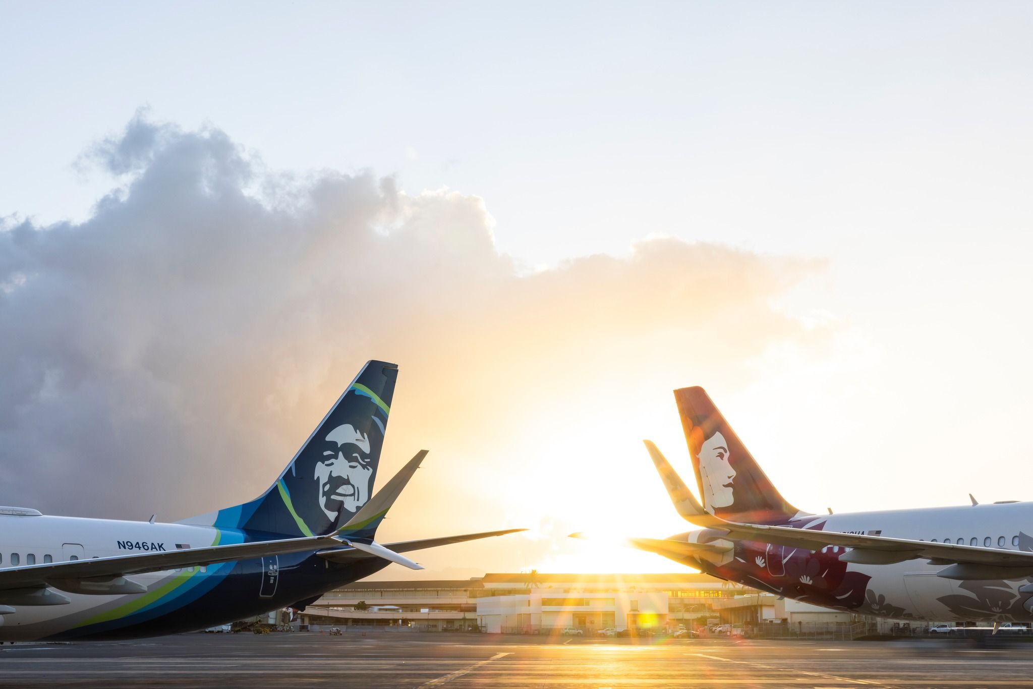 Alaska Airlines Boeing 737 MAX 9 and Hawaiian Airlines Airbus A321neo.