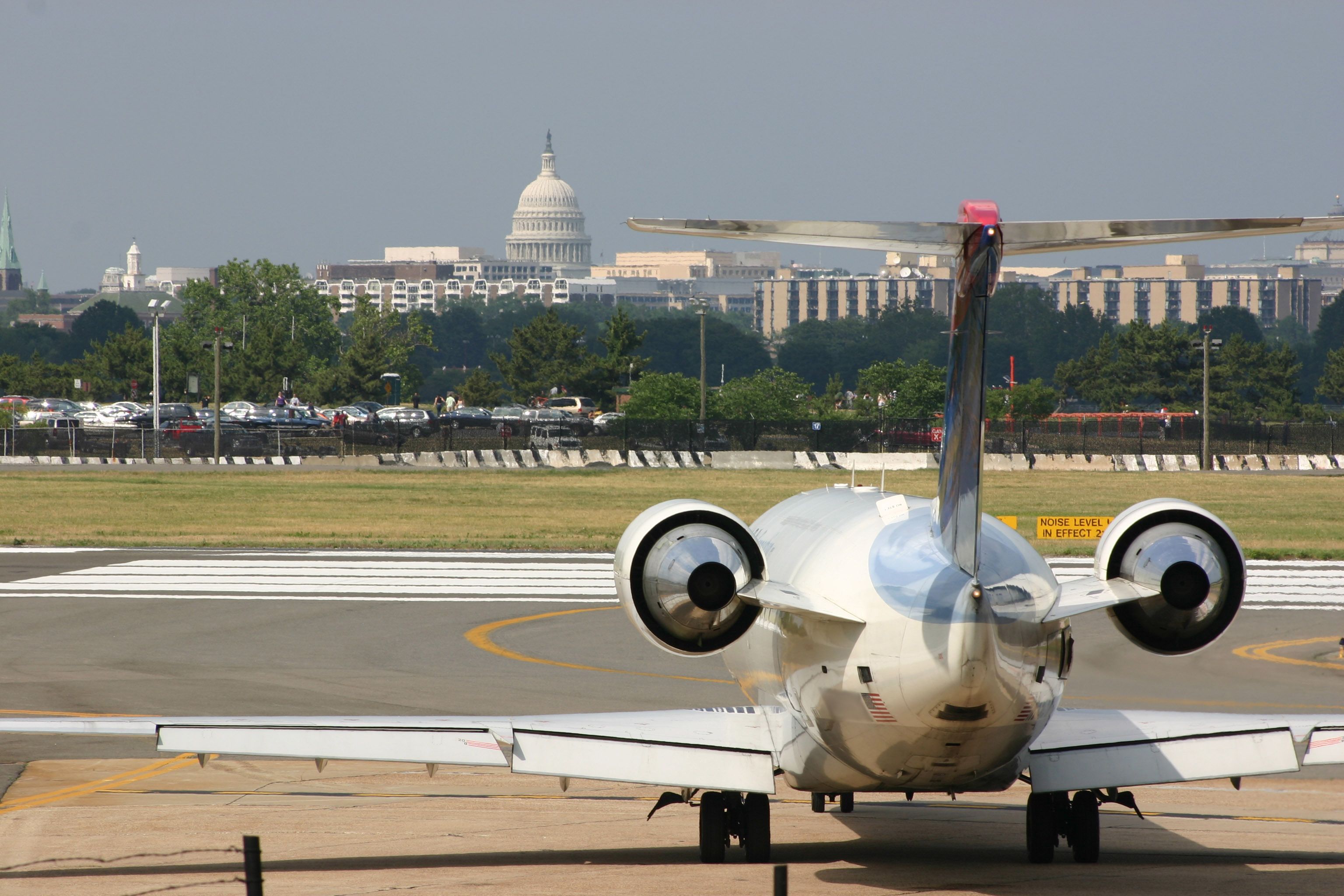 A regional aircraft with a view of the Washington Mall shutterstock_3576037