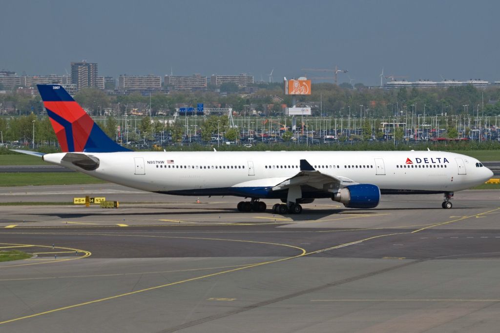 A330-300_N807NW_Delta_Air_Lines_(NW)_(3475847460)