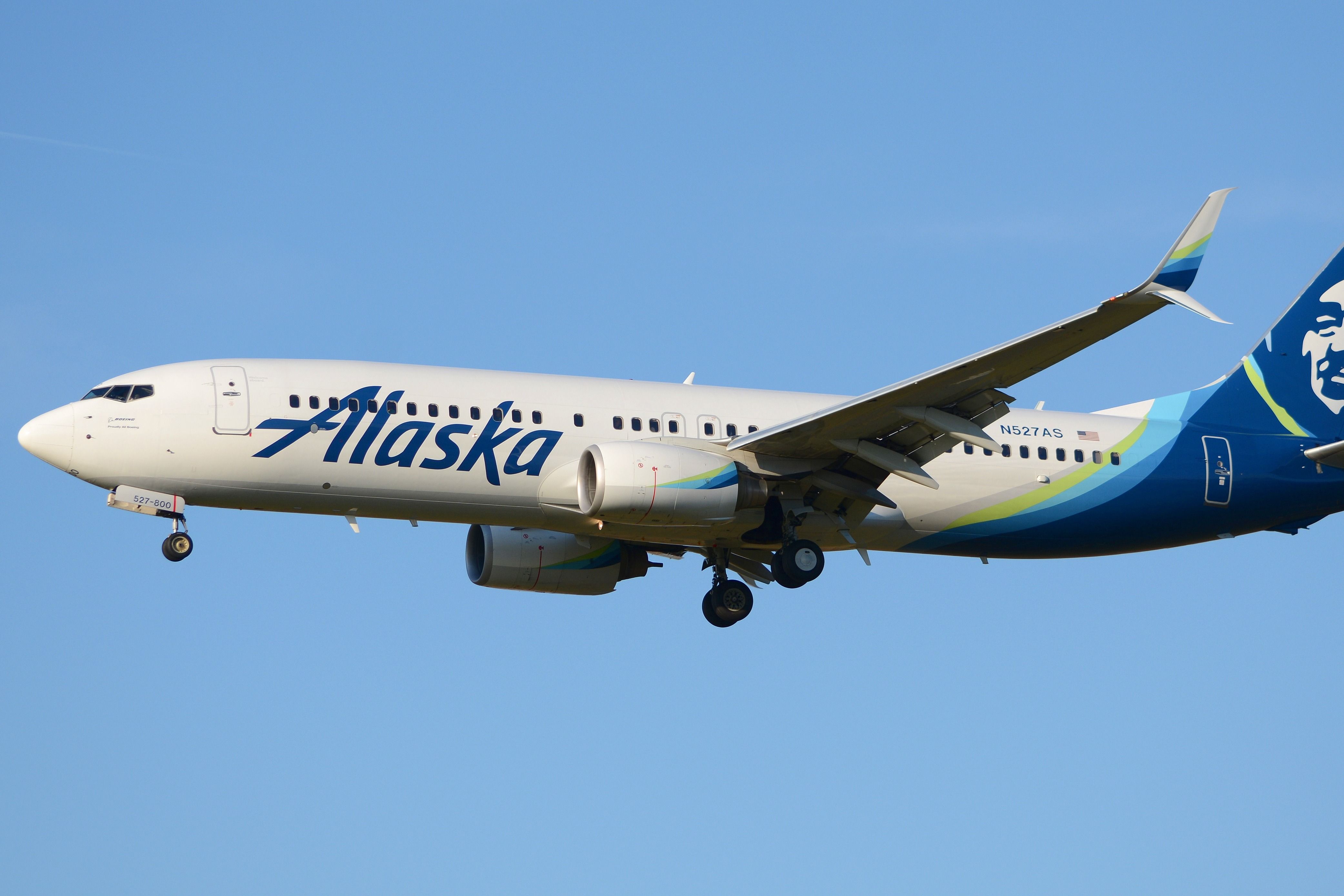 Alaska Airlines Boeing 737-800 landing at Philadelphia International Airport PHL shutterstock_772177273