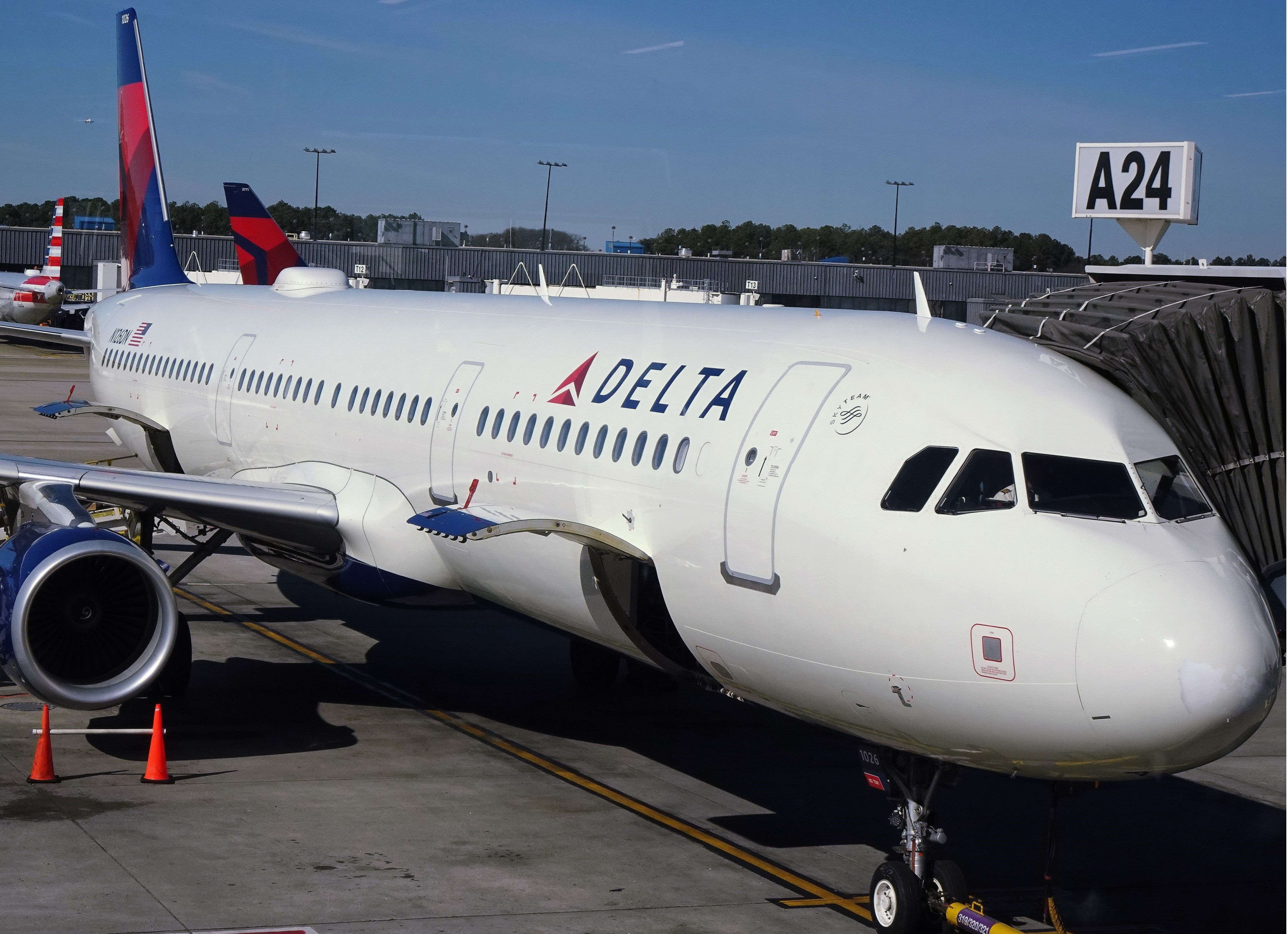 delta_air_lines_a321-211，_n126dn，_msn_10297_as_dl_2354_atlanta_（atl）（1）