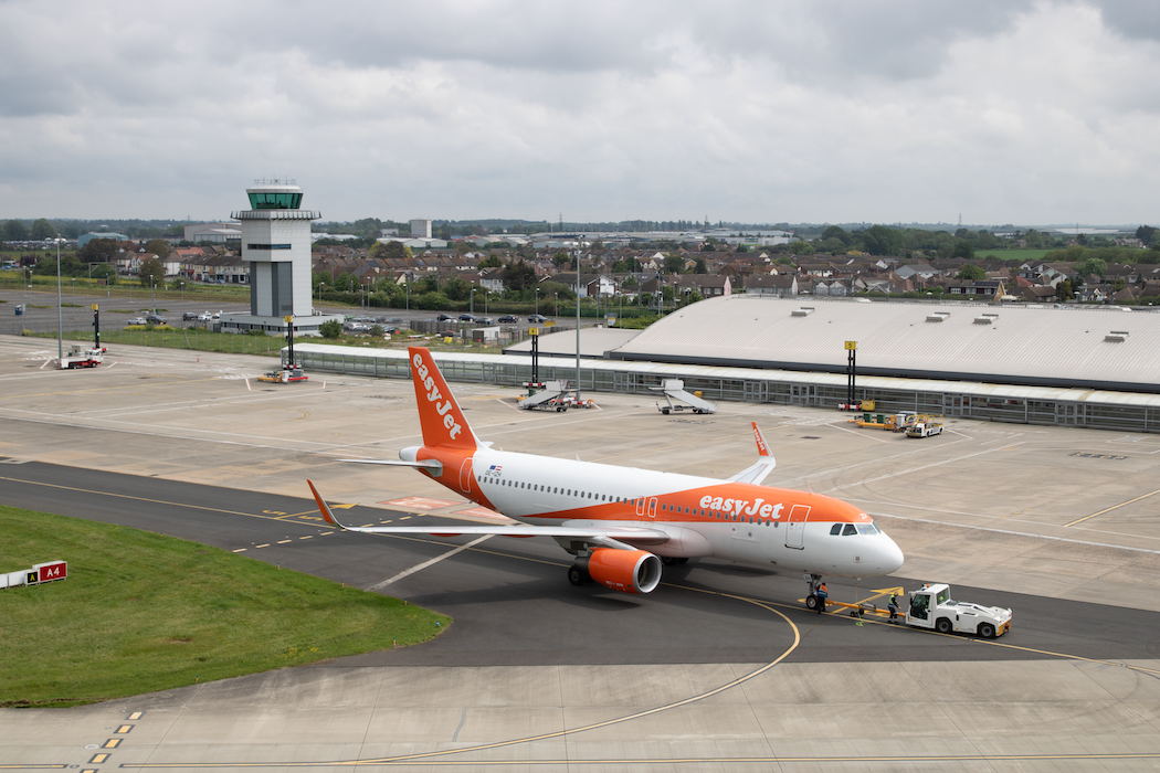easyjet-aircraft-with-view-of-atc-tower-v2-copy_53724969269_o