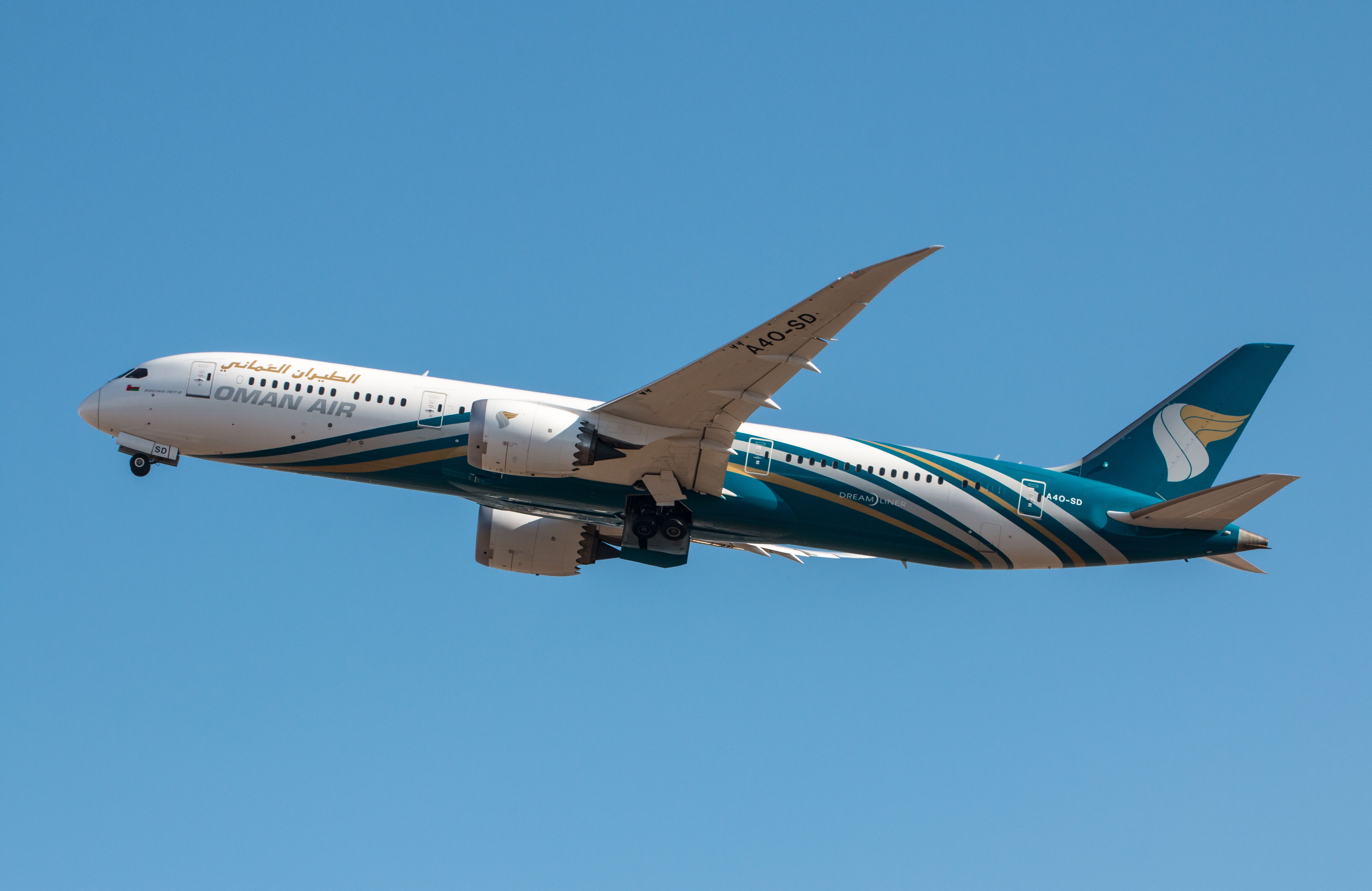 EGLL_-_Boeing_787_Dreamliner__-_阿曼_Air_-_A40-SD_(43205949464)