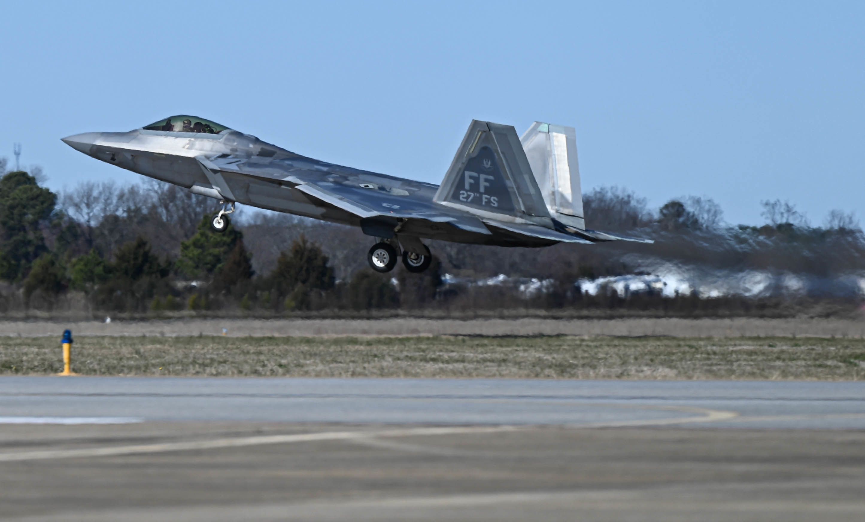 f-22_raptor_taking_off_-_ 2023_chinese_balloon_incident_(230204-f-pg418-1230)
