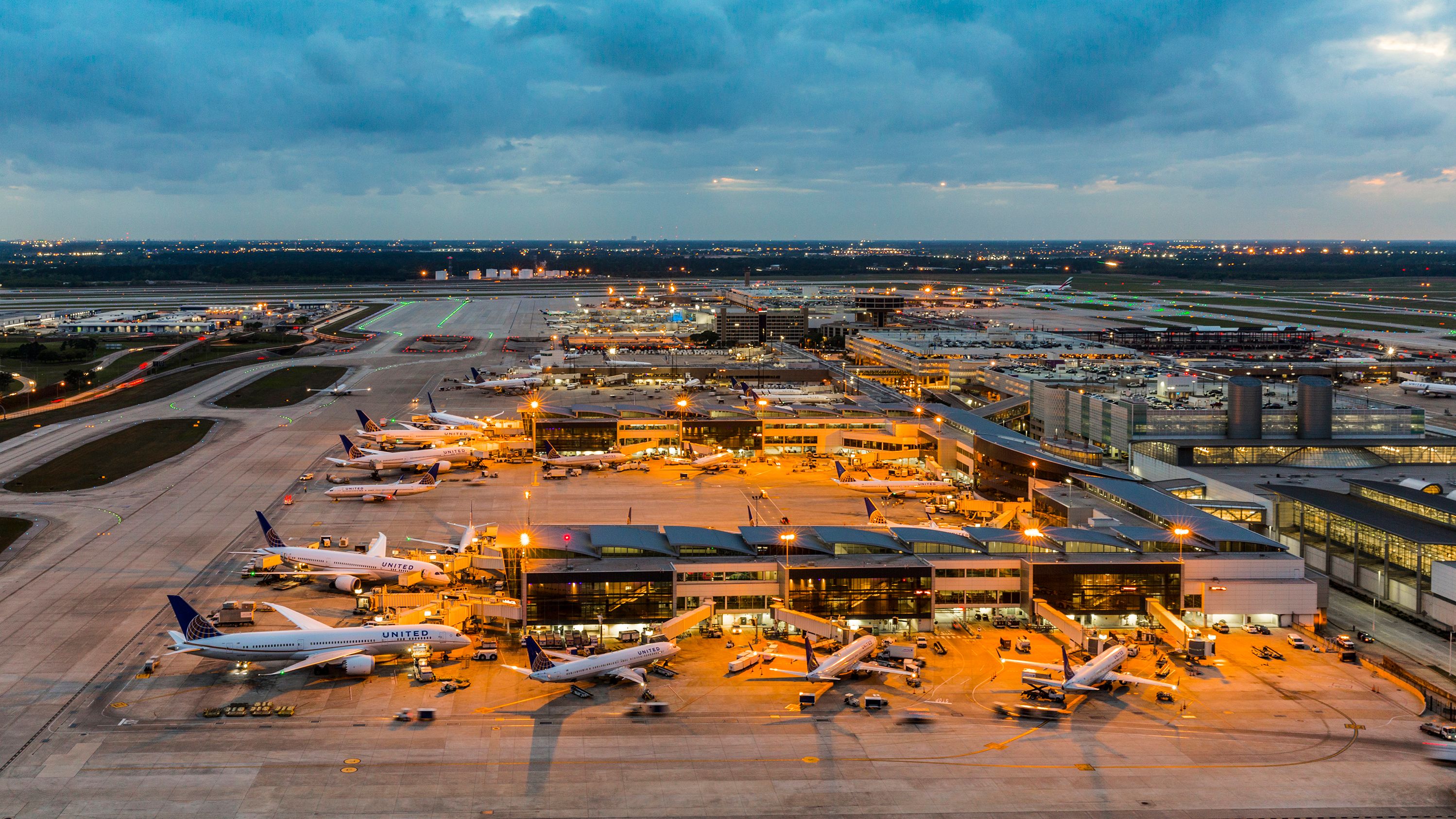 United Airlines Opens Grab & Go Lounge At Houston's George Bush ...