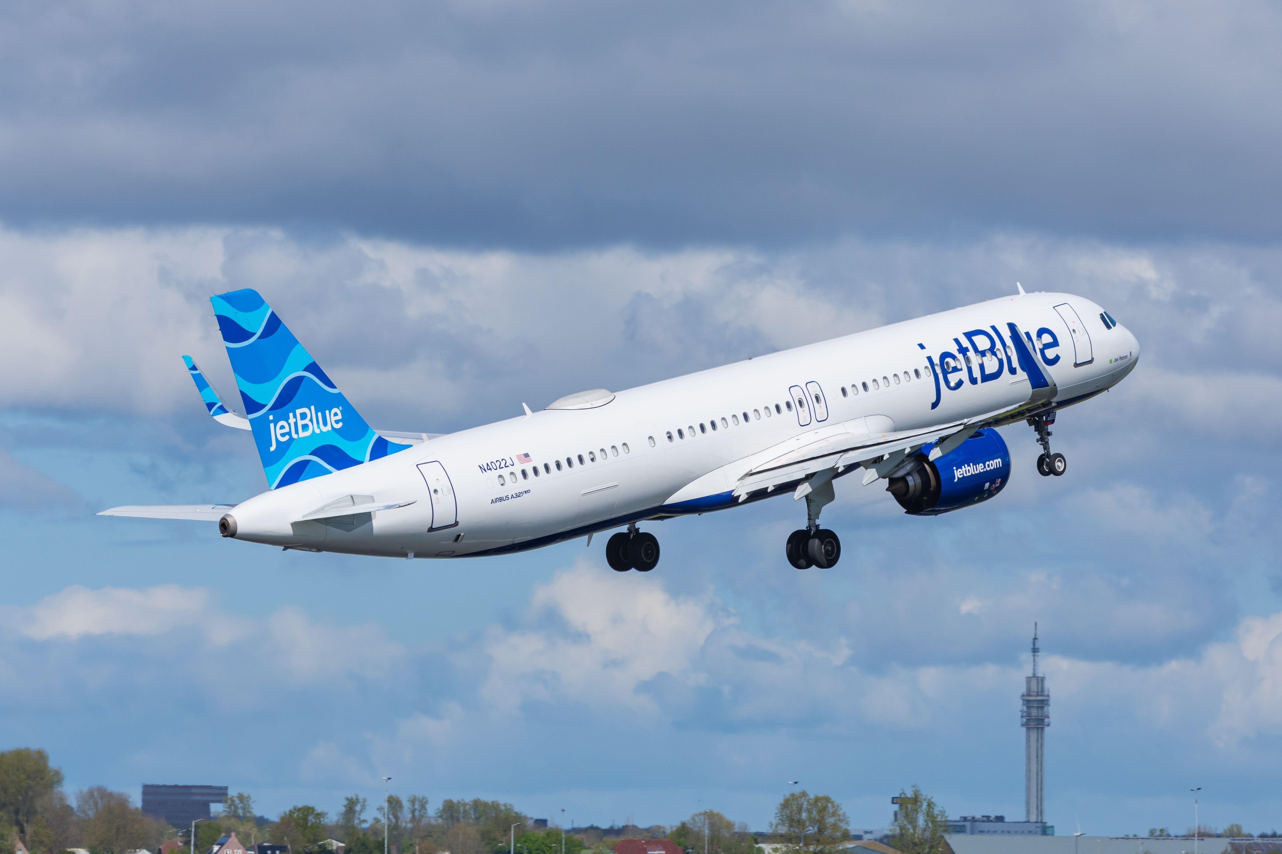 JetBlue Airbus A321neo departing Amsterdam Schiphol Airport