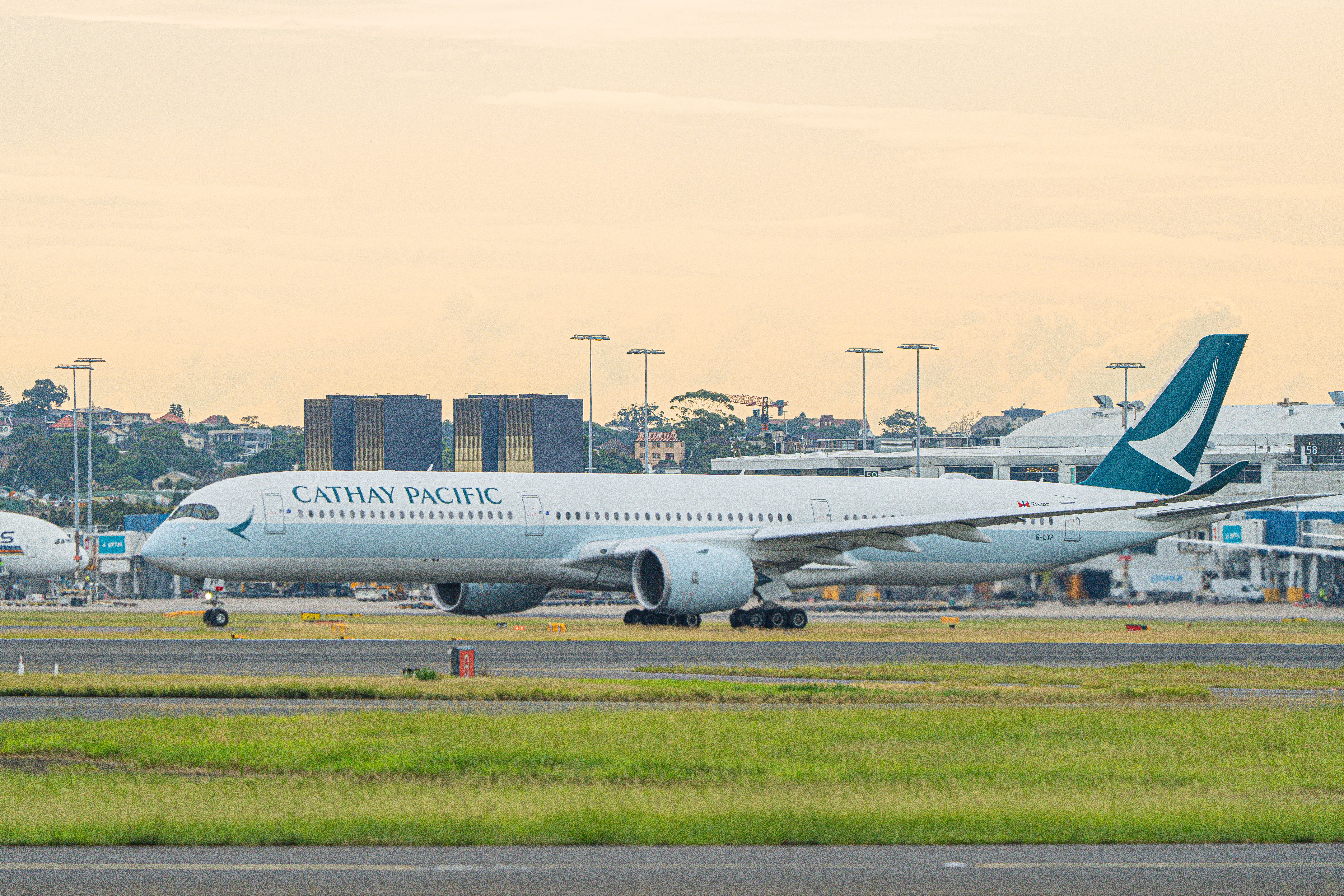 Cathay Pacific Airbus A350-1000