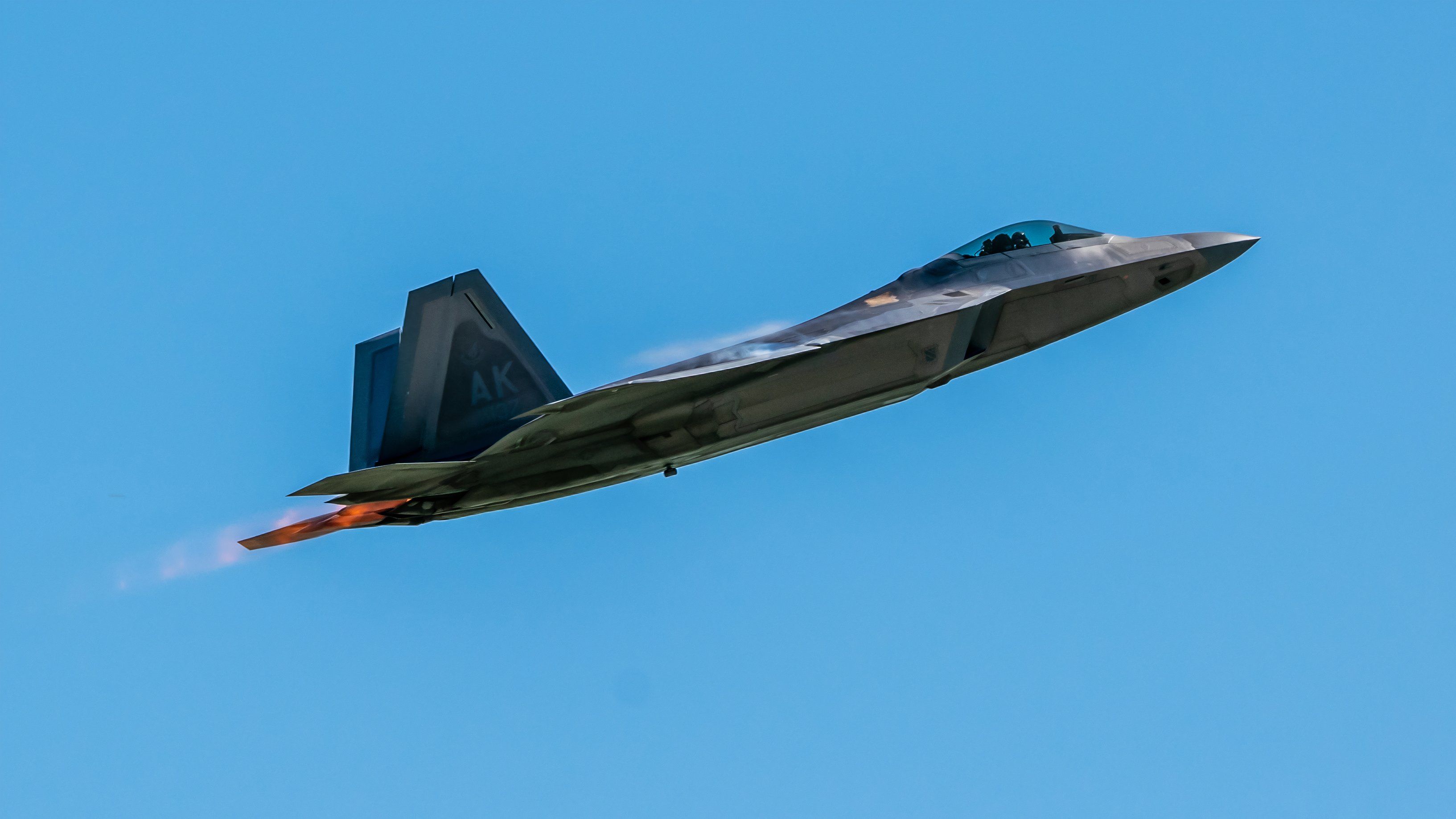 技MIX AC205 F-22 US AIR FORCE 嘉手納基地 嘉手納基地] F-22 RAPTOR takeoff USAF Kadena Airbase 1st