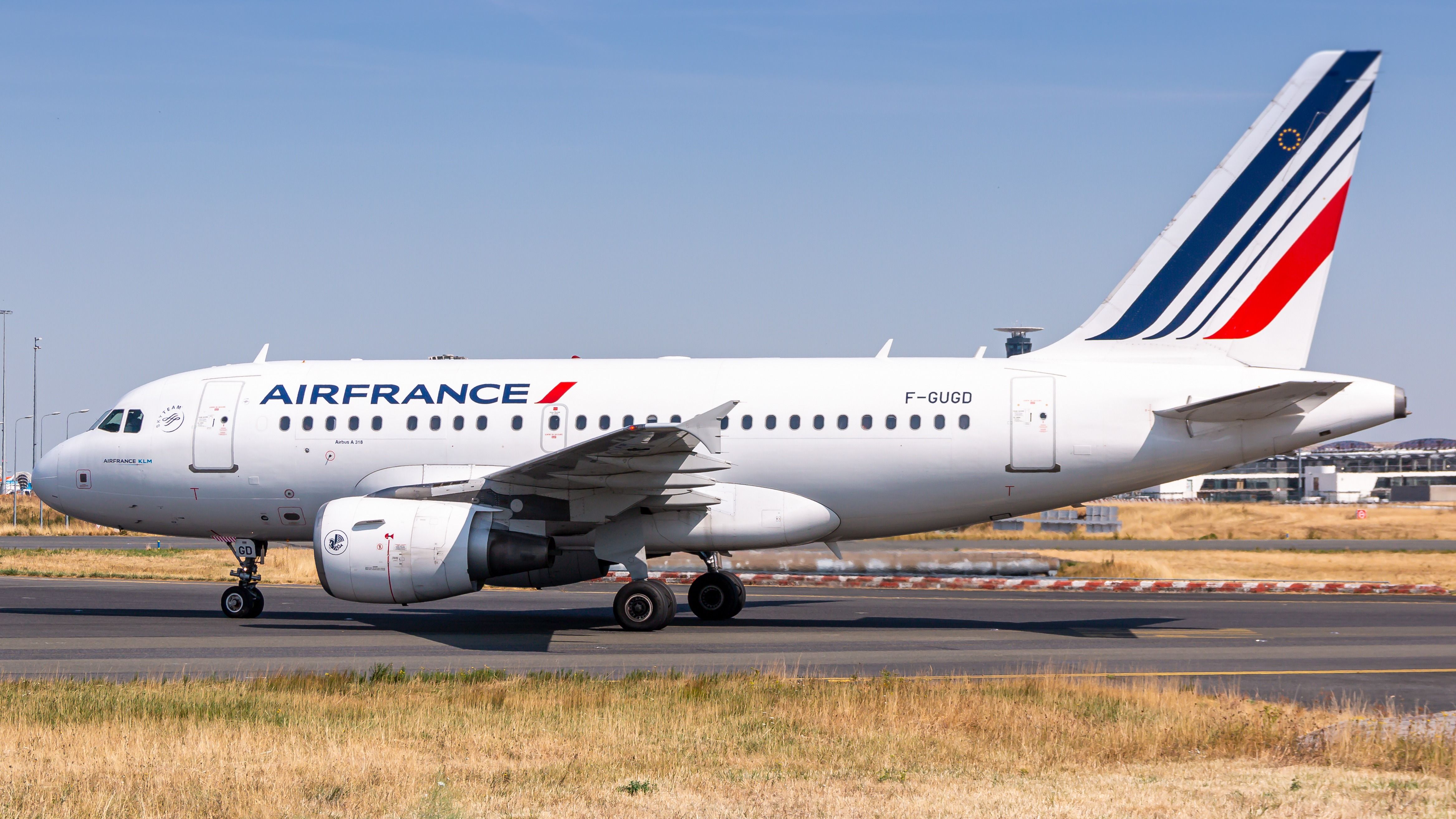 Air France Airbus A318 Returns To Paris After Cabin Depressurization