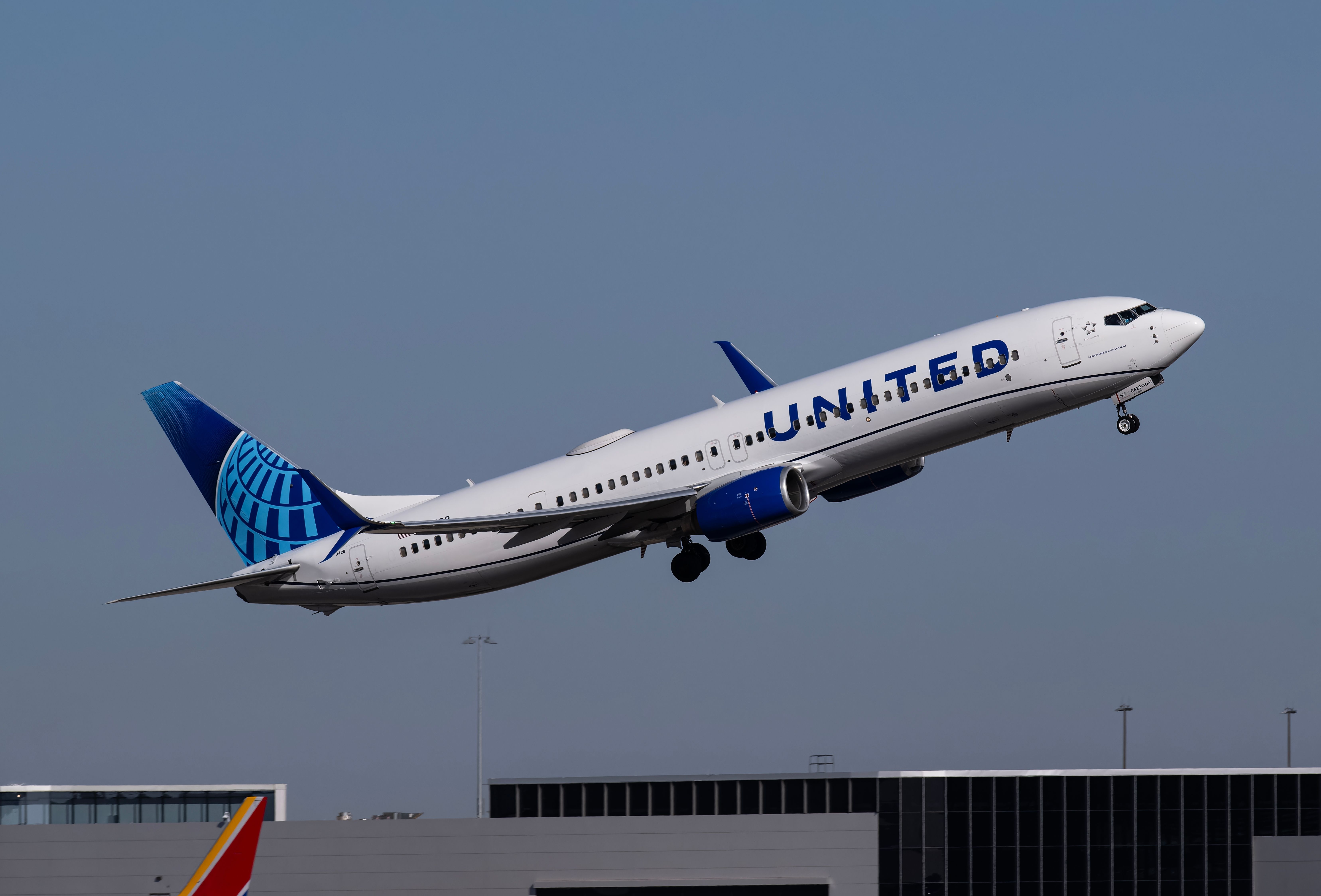 United Airlines Boeing 737-924ER (N75429) tanking off from Phoenix Sky Harbor International Airport.