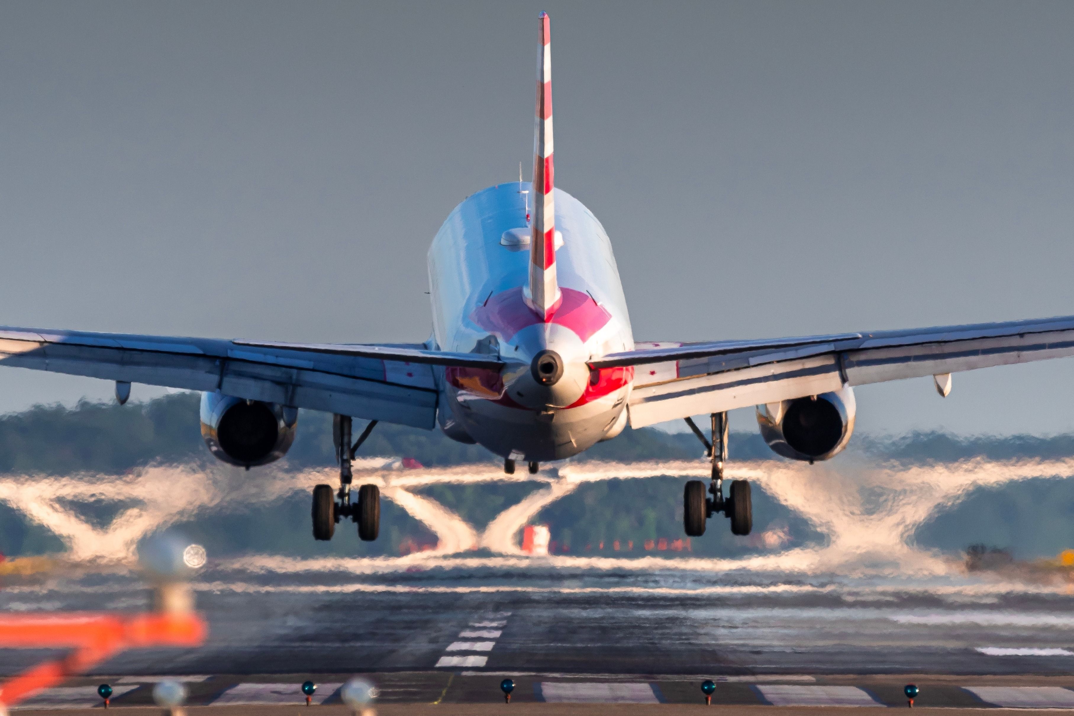 American Airlines aircraft landing at Ronald Reagan Washington National Airport.