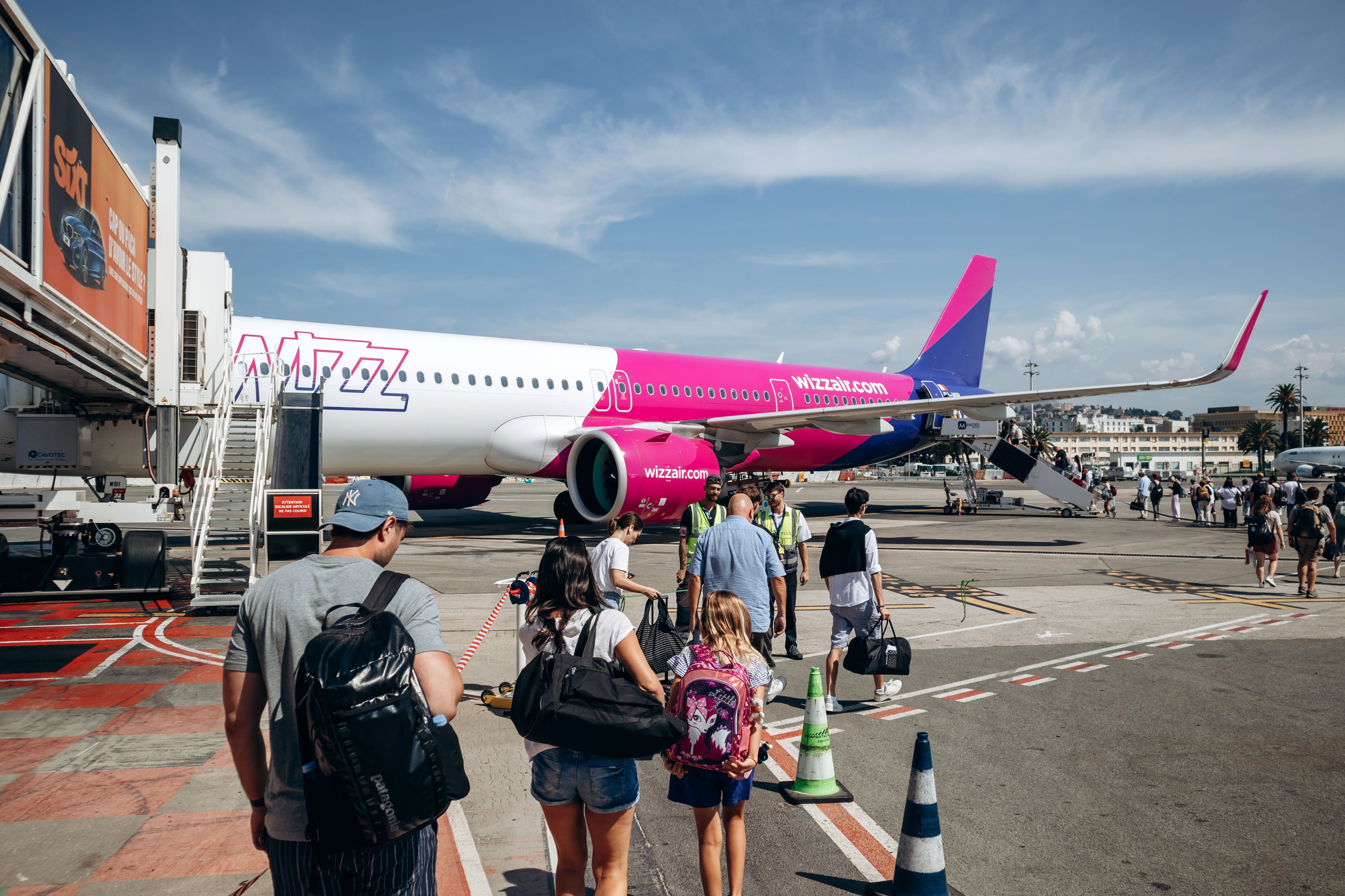 威茲航空登機shutterstock_2509797905