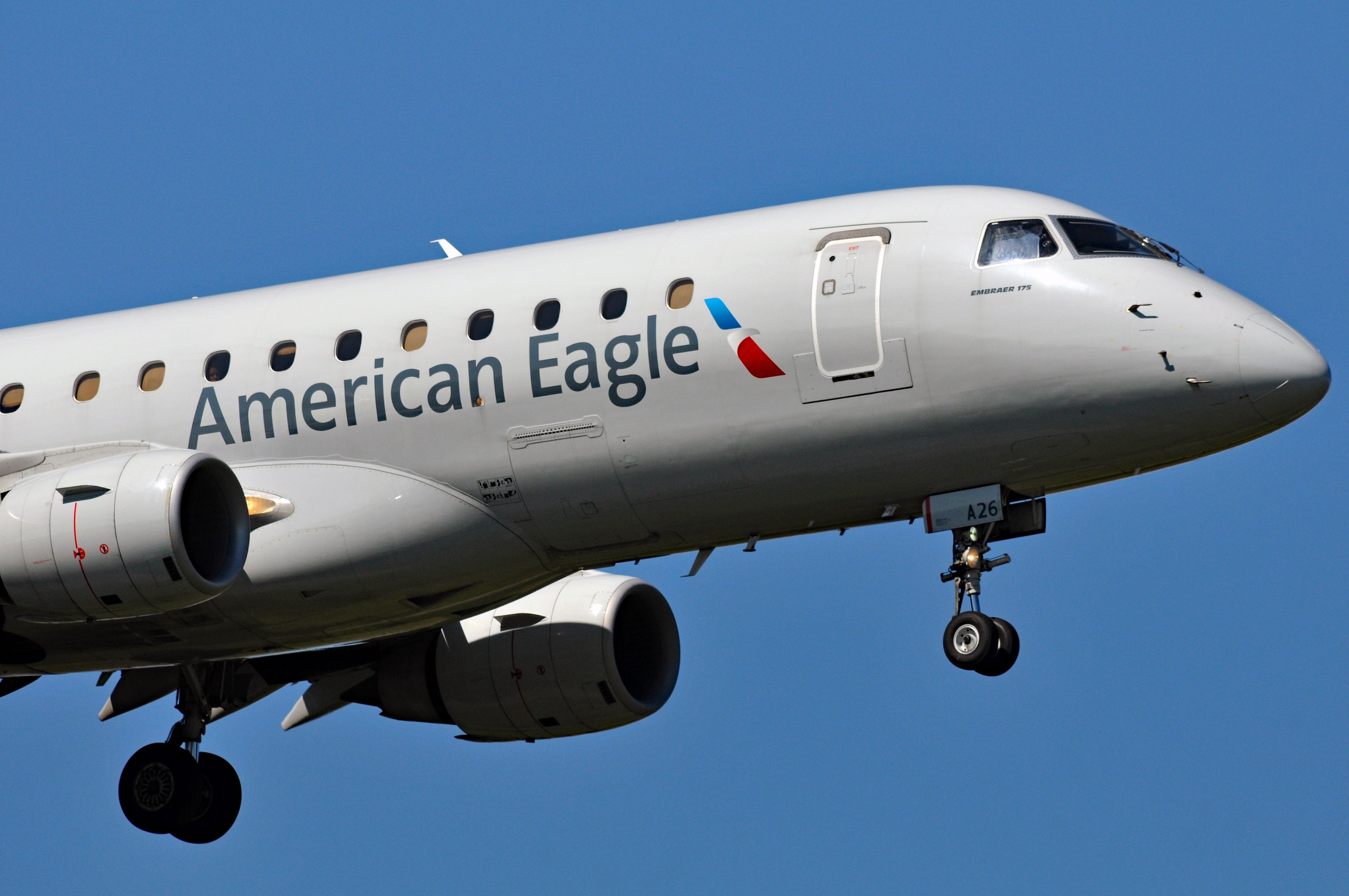 An American Eagle Embraer E175 