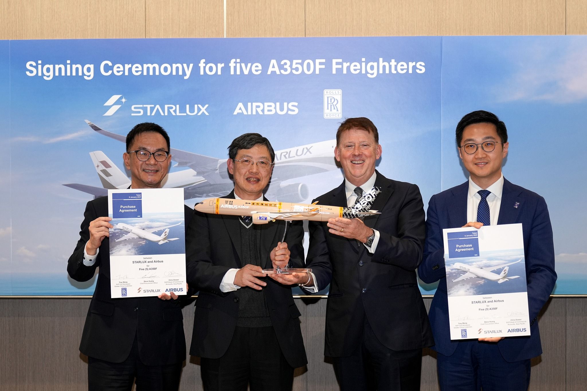 STARLUX Airlines and Airbus executives announcing the latest A350F order