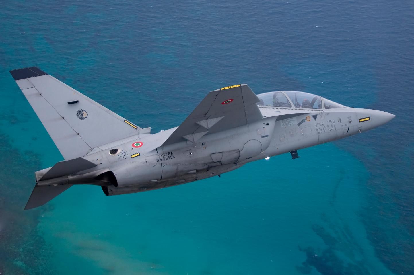 萊昂納多 M-346 教練機飛行