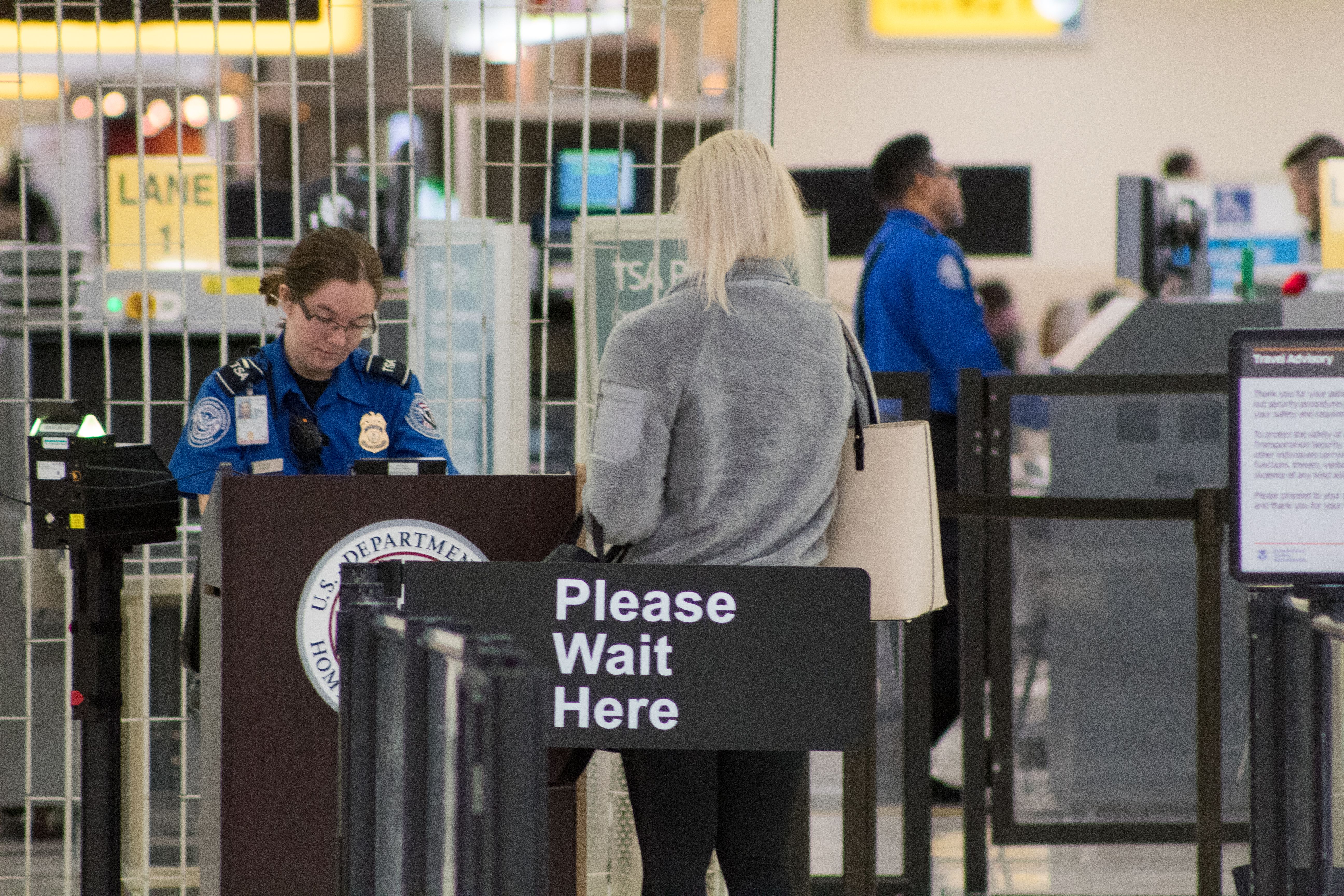 Transportation_security_administration_checkpoint_at_john_glenn_glenn_columbus_international_airport