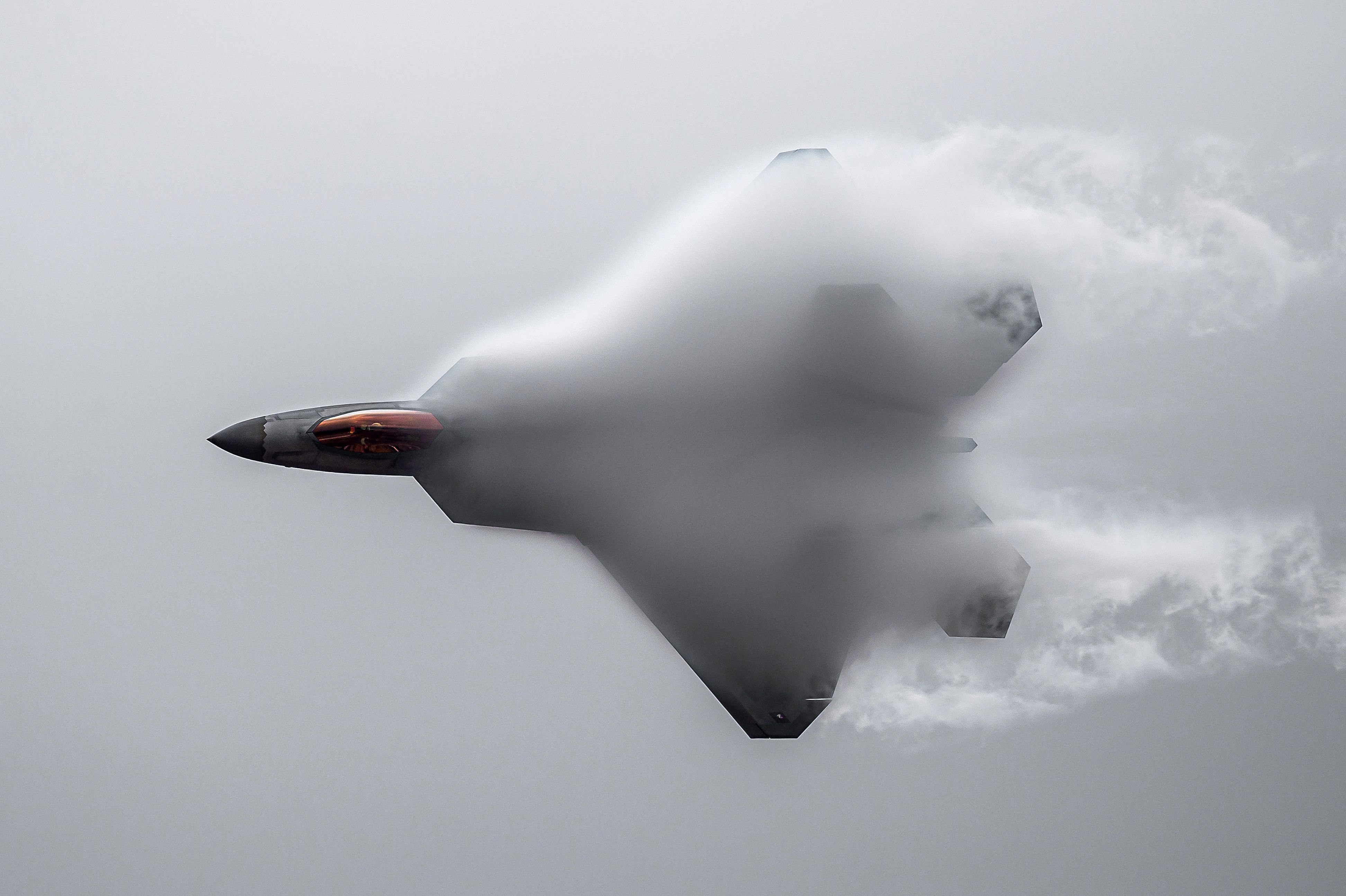 US_AIR_FORCE_F-22_RAPTOR