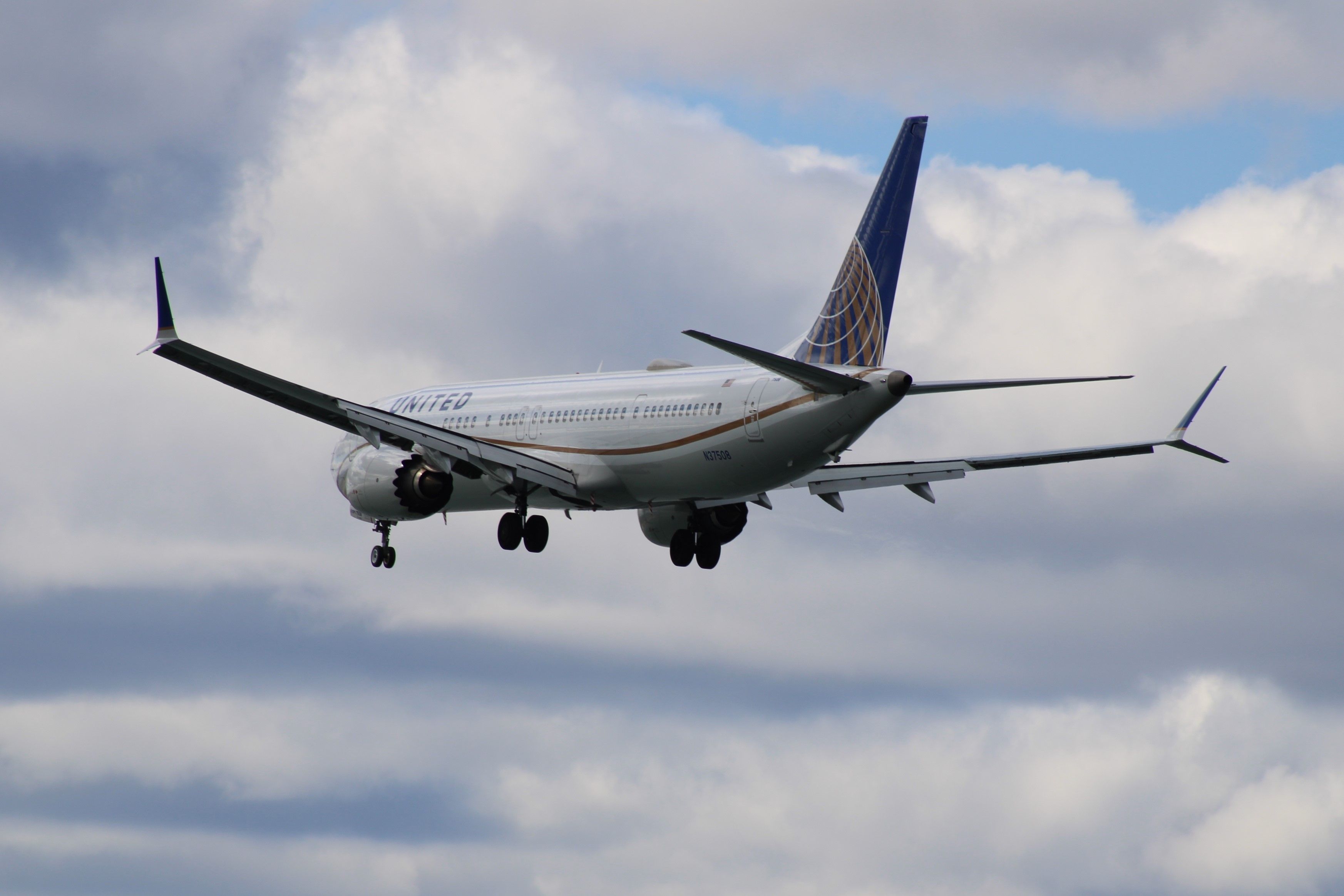 United Airlines Boeing 737 MAX 9 landing at Boston Logan International Airport BOS shutterstock_2139802875