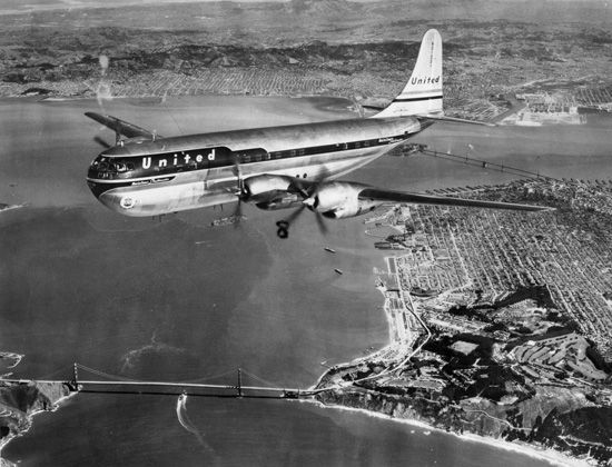 united_377_over_golden_gate