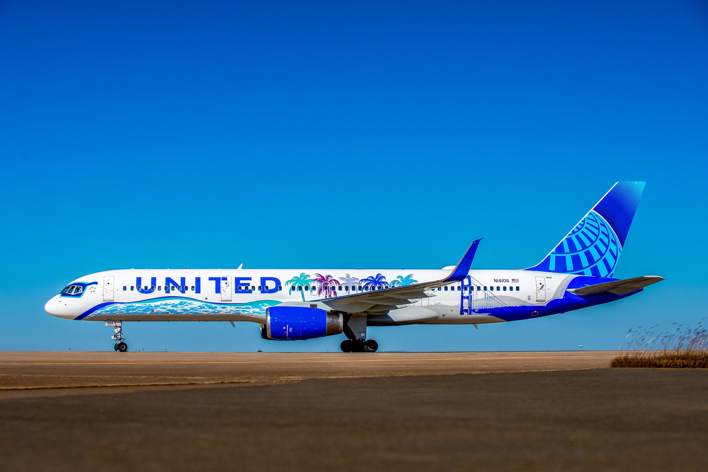 united_airlines_her_art_here_california_livery_side_view