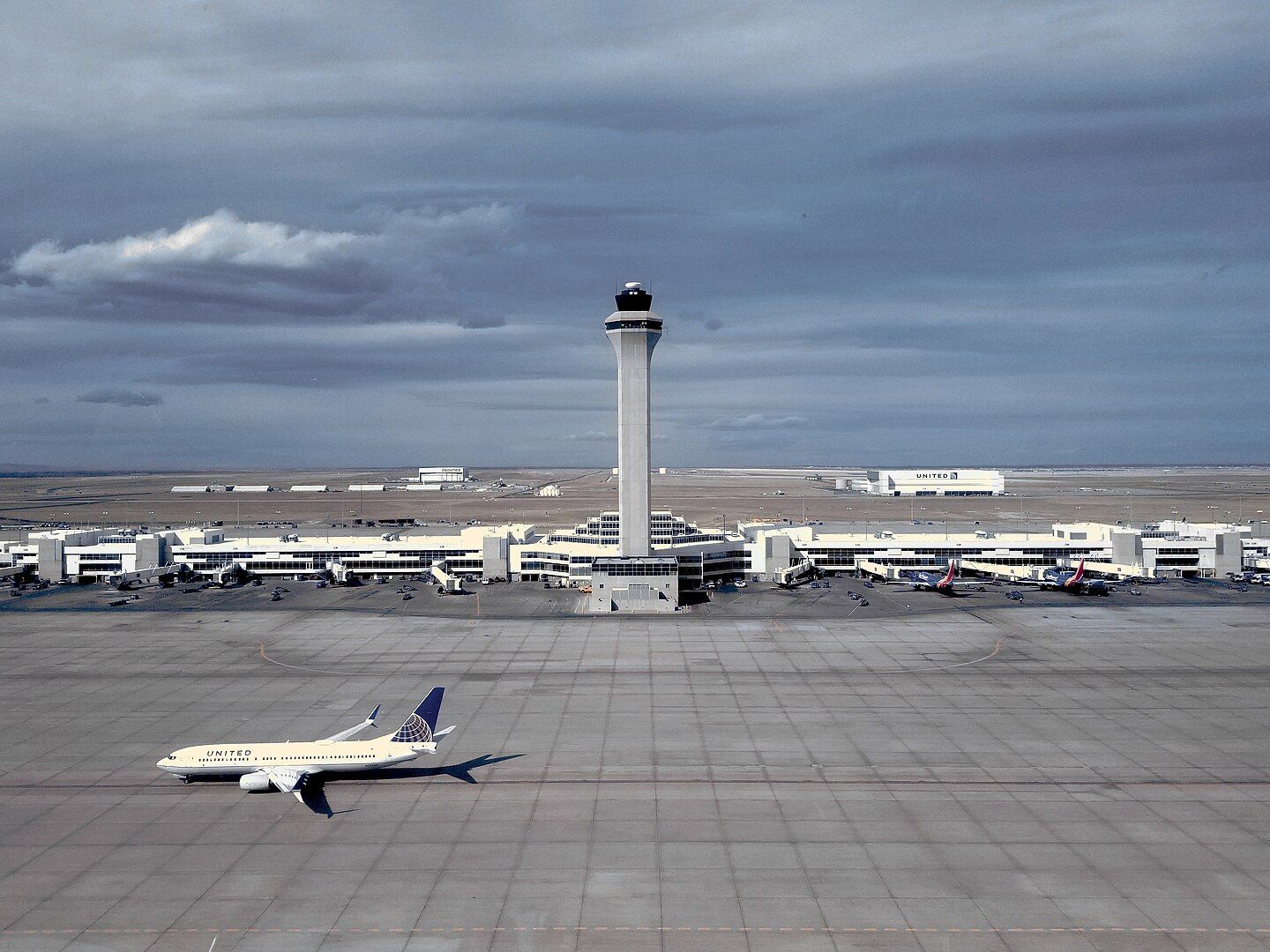 1440px-den_air_traffic_control_tower