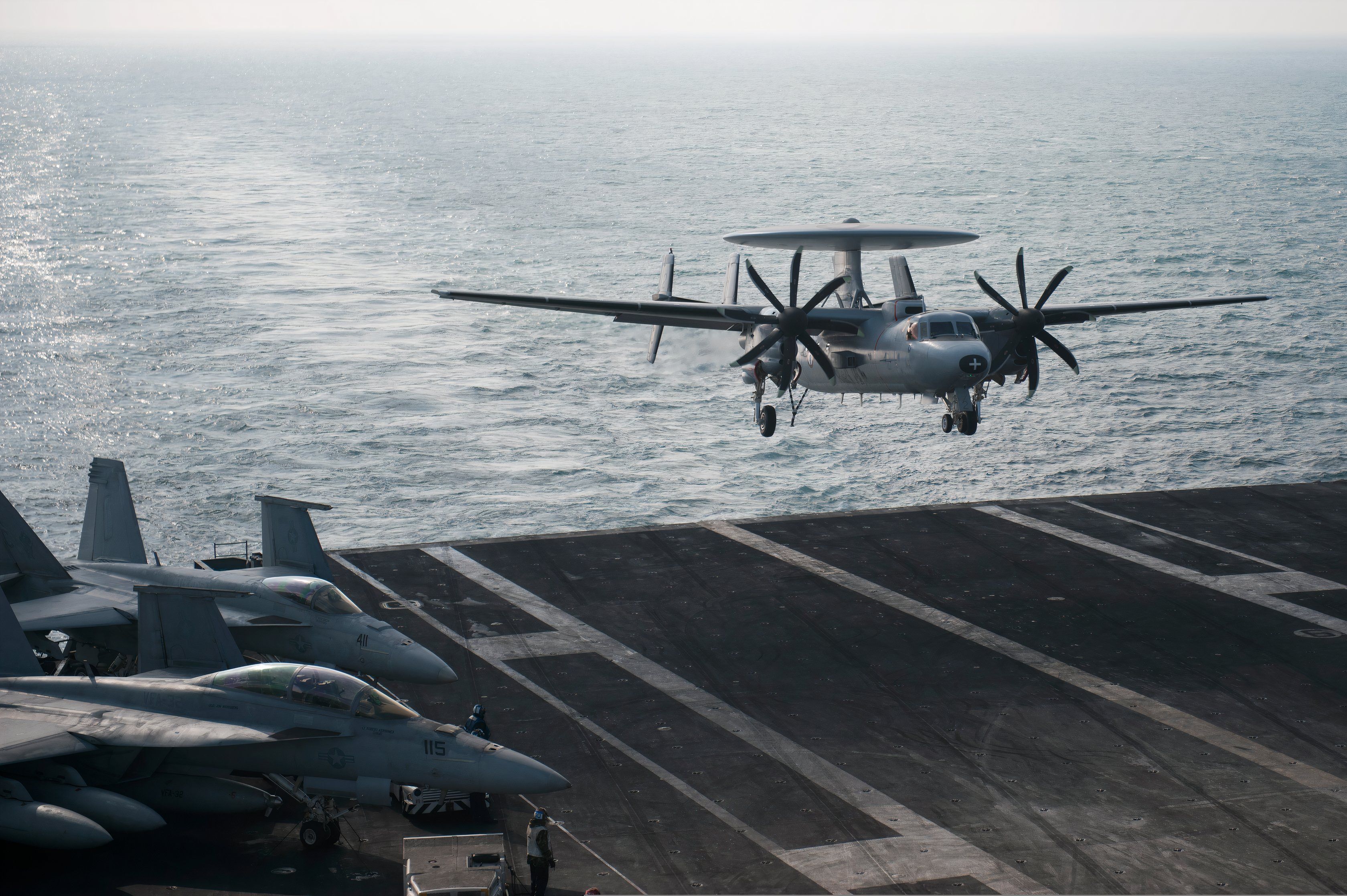 A_French_Navy_E-2C_Hawkeye_aircraft_assigned_to_the_French_aircraft_carrier_Charles_de_Gaulle_(R_91)_performs_a_touch-and-go_landing_on_the_aircraft_carrier_USS_Harry_S._Truman_(CVN_75)_during_carrier_140114-N-ZG705