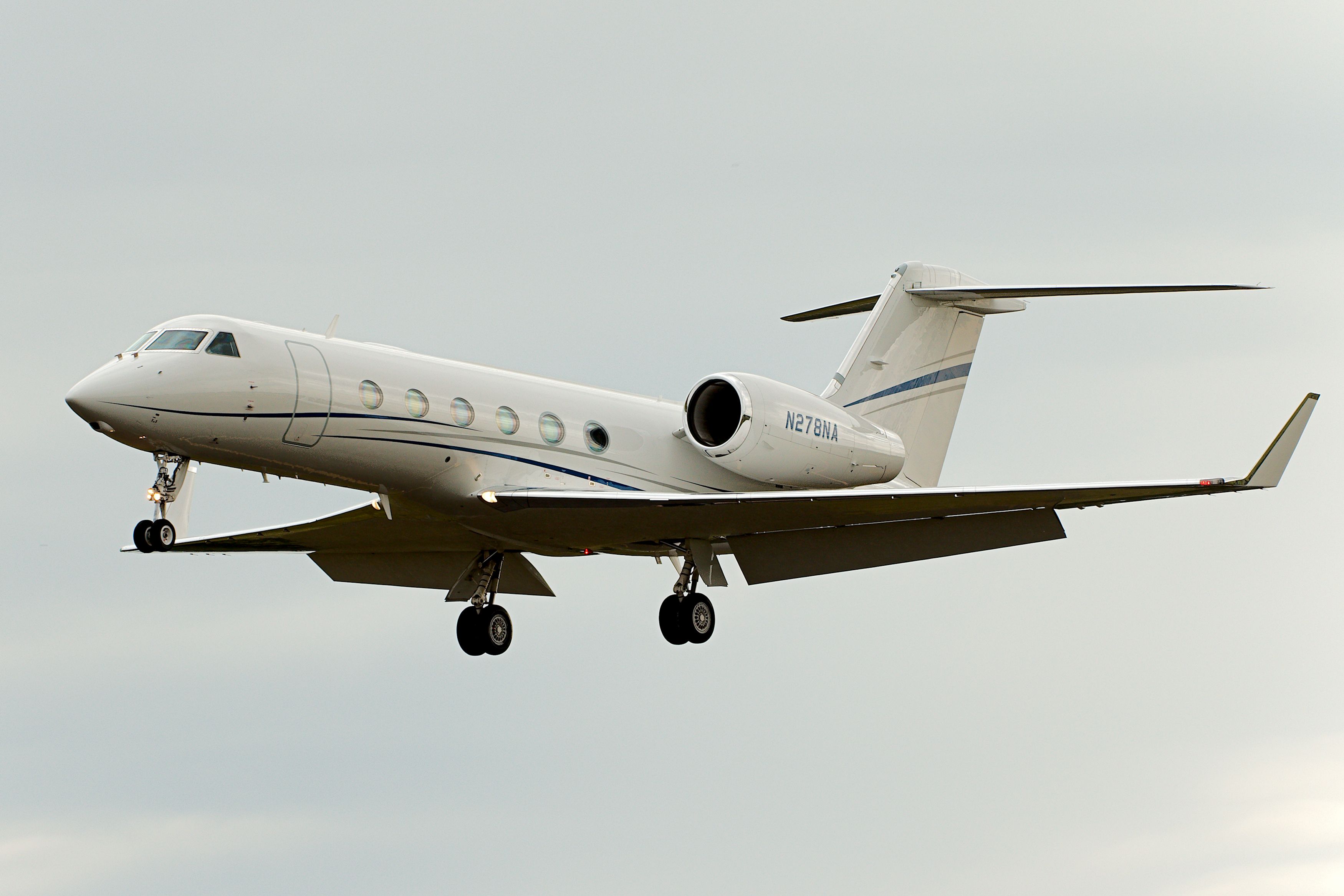 Airwolfhound, Gulfstream G450 at RIAT 2016