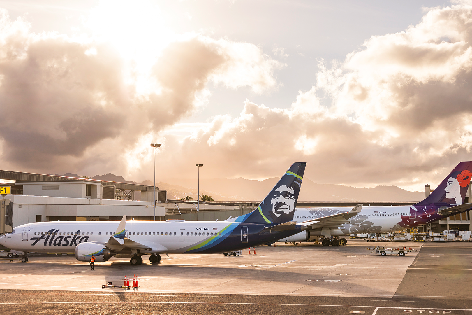 Alaska Airlines Boeing 737 MAX and Hawaiian Airlines Airbus A330