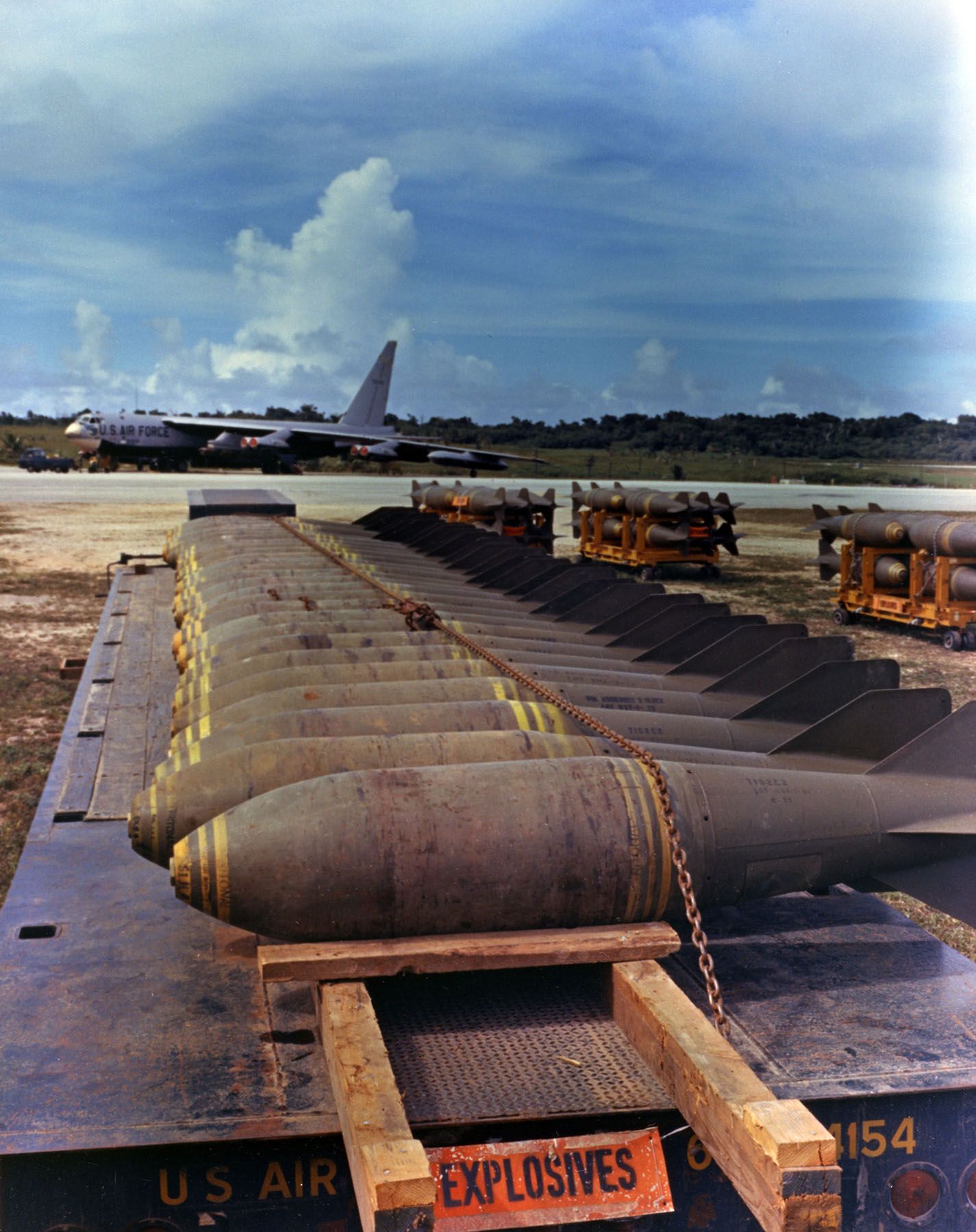 B-52 bomb load out