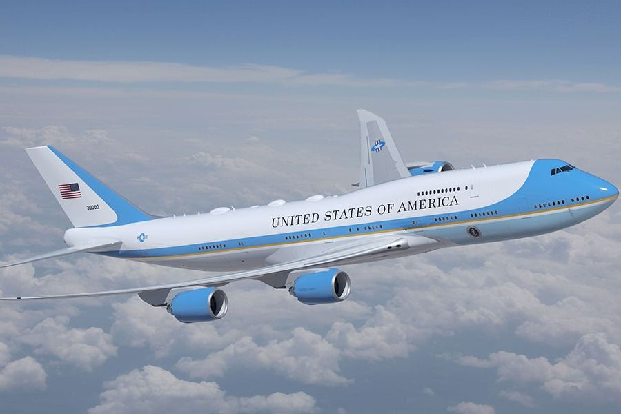 Boeing VC-25B mid-air