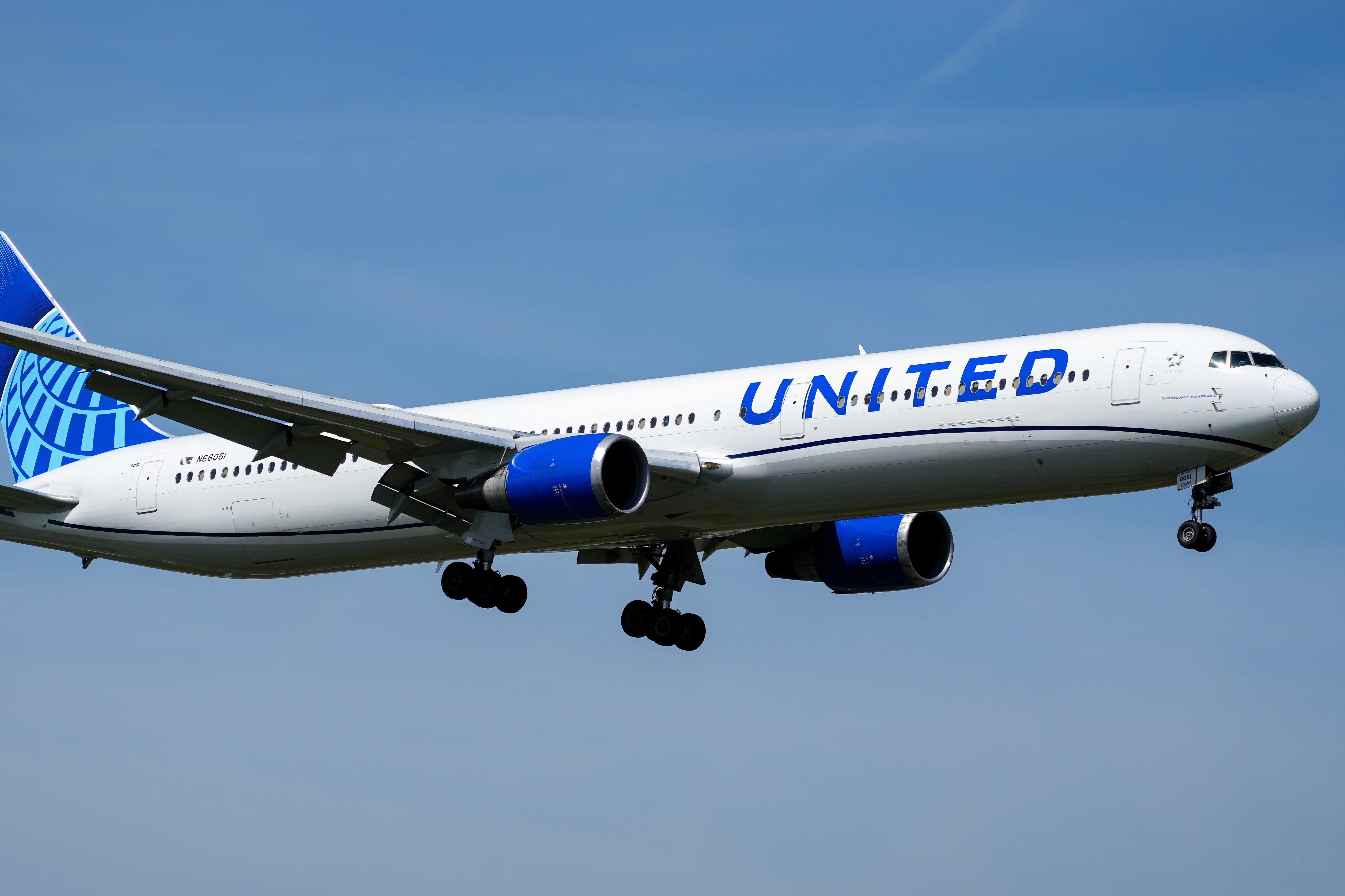 How Does The Boeing 767 Compare To The Airbus A330 For Mid