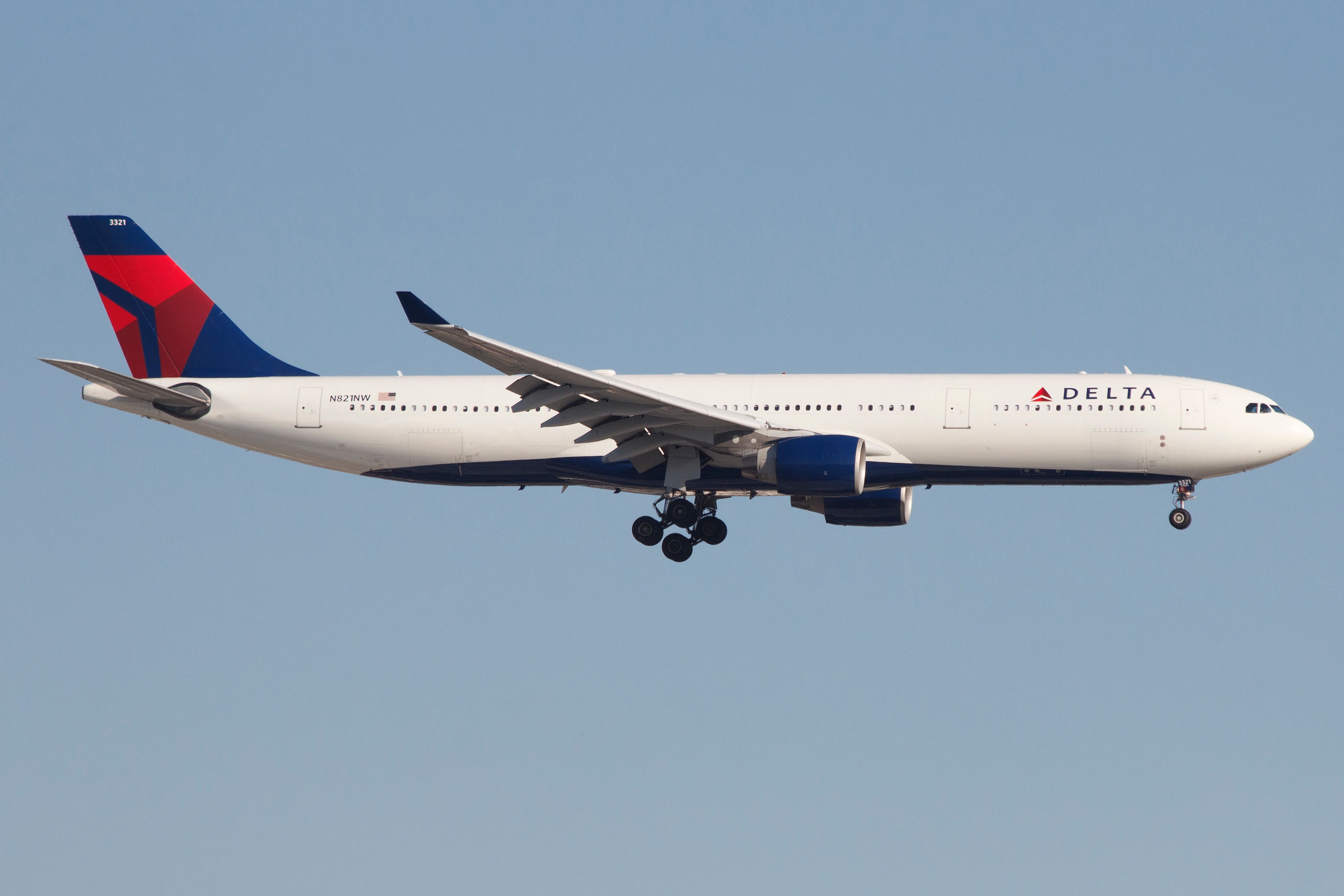 Delta Air Lines Airbus A330-300 landing at GRU shutterstock_1271169700