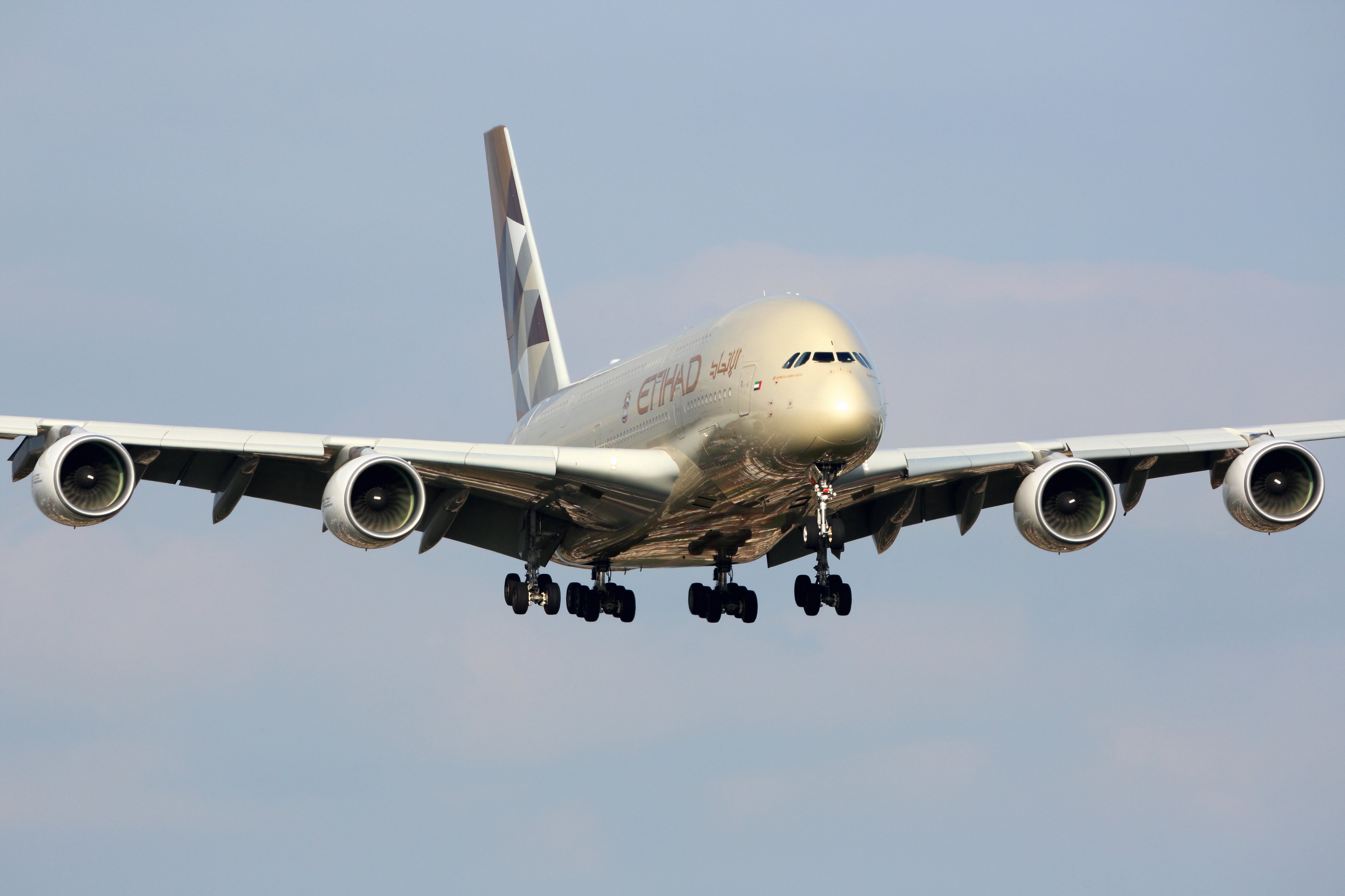 阿提哈德A380 A6-API Shutterstock_692117719-1
