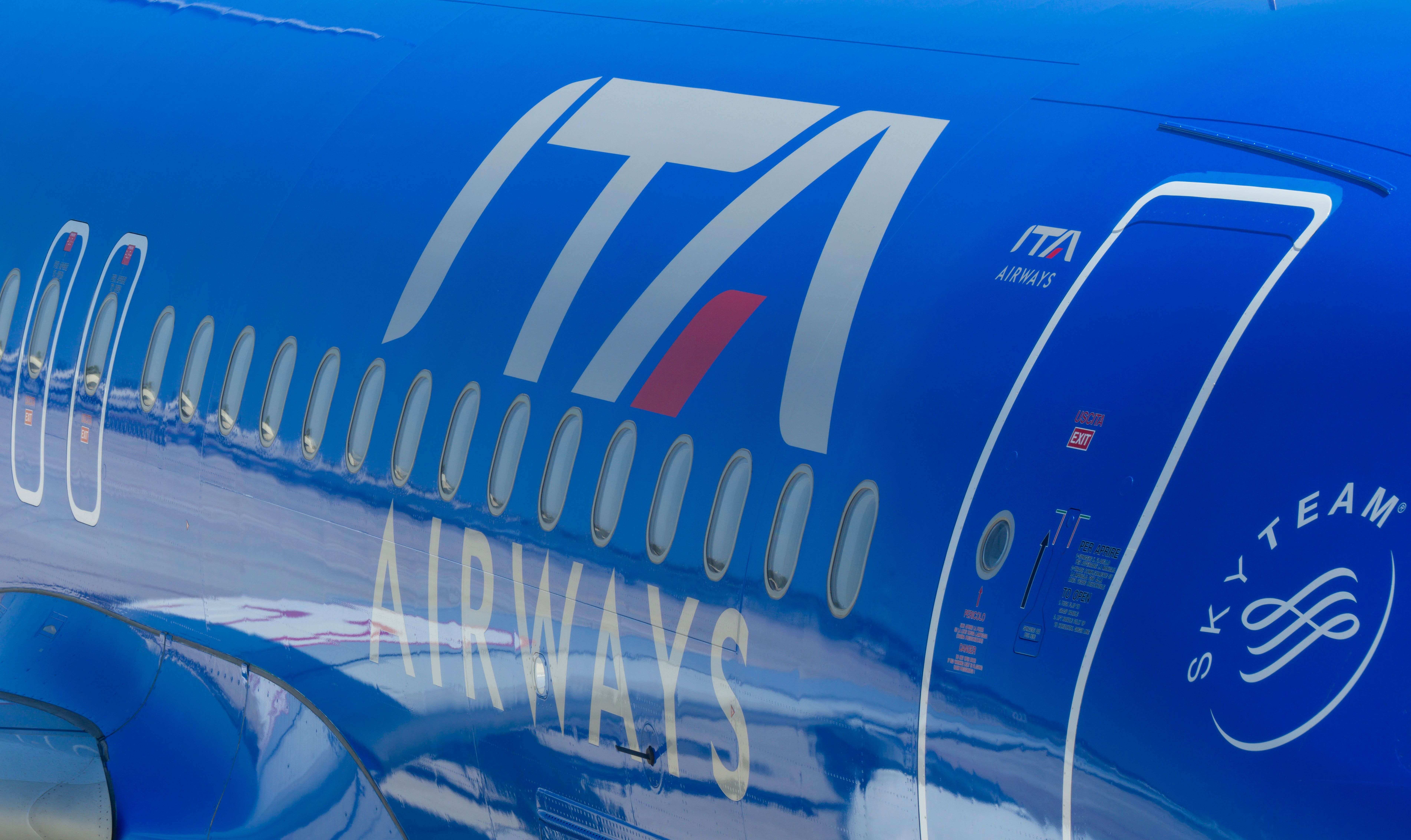 ITA Airways Skyteam Logo on Fusiege Shutterstock_242149331
