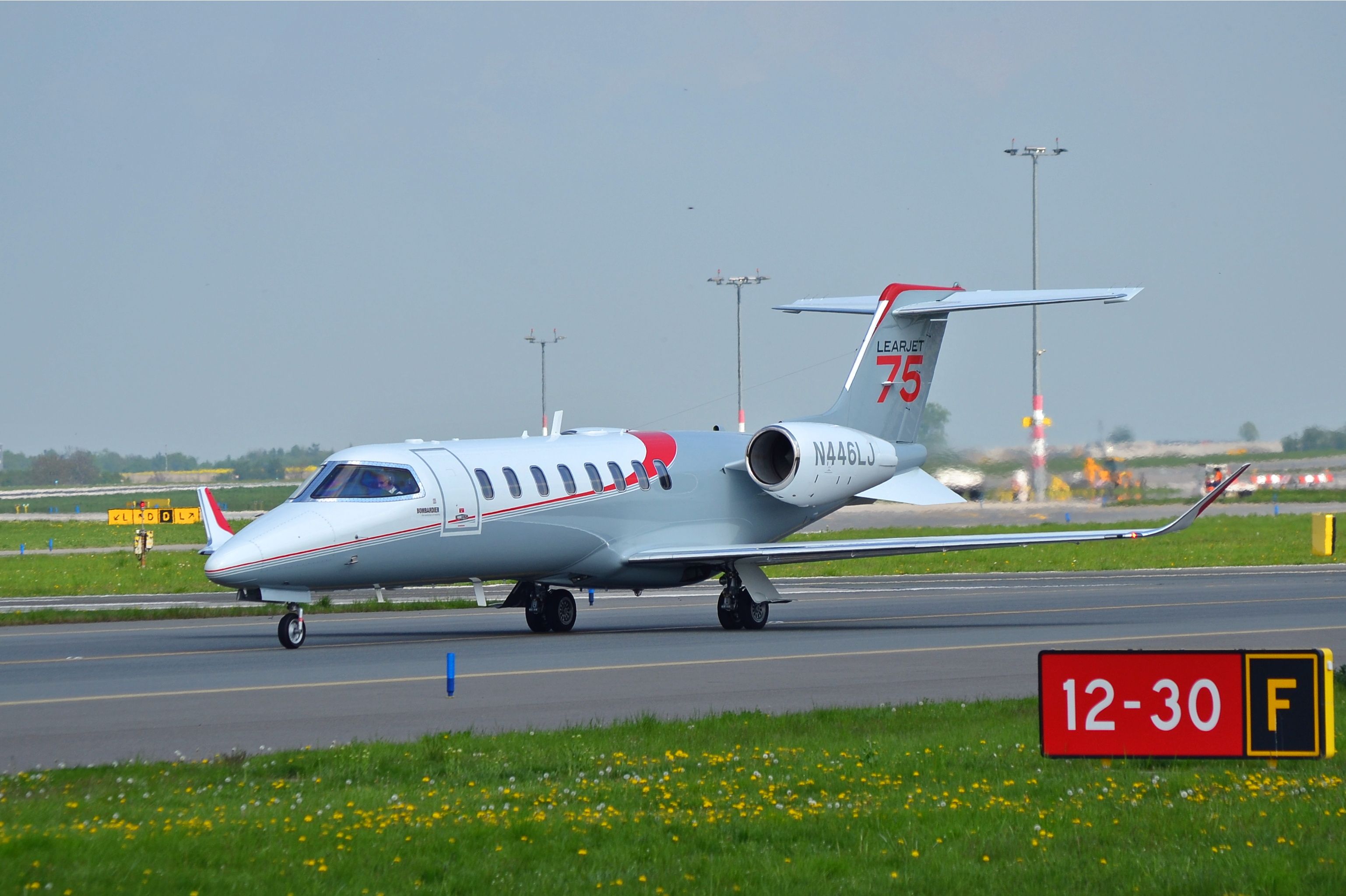 learjet_75_n446lj_at_prg_01
