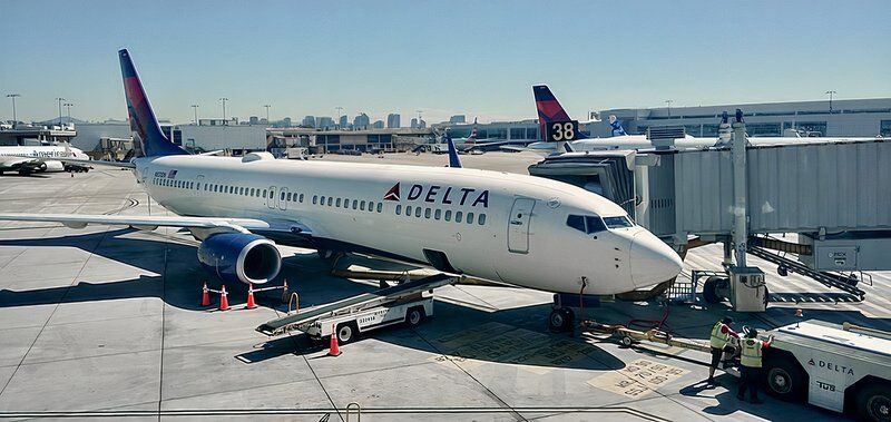 N831DN_Delta_Airlines_at_SAN_2