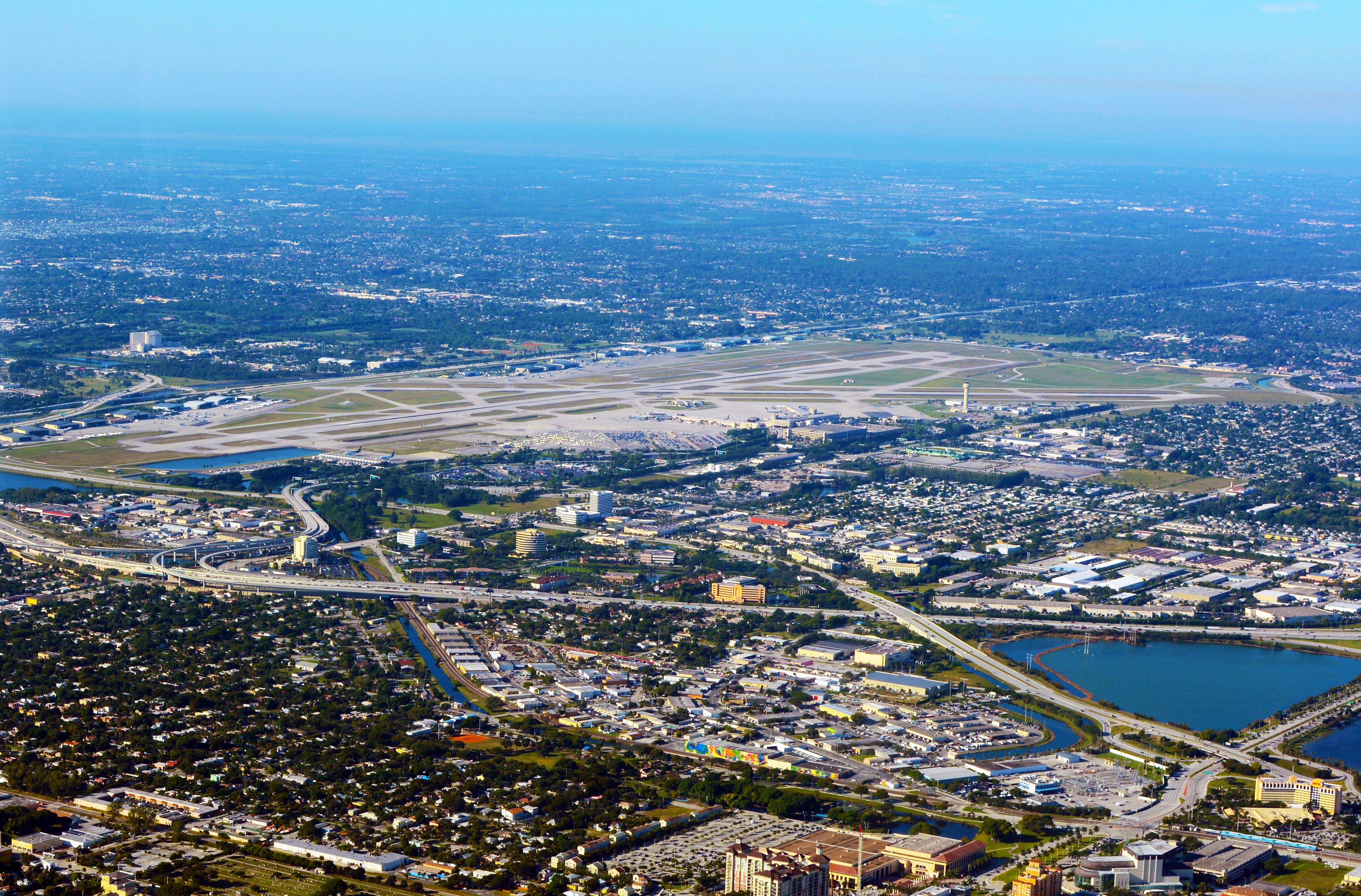 Palm_Beach_International_Airport_photo_D_Ramey_Logan