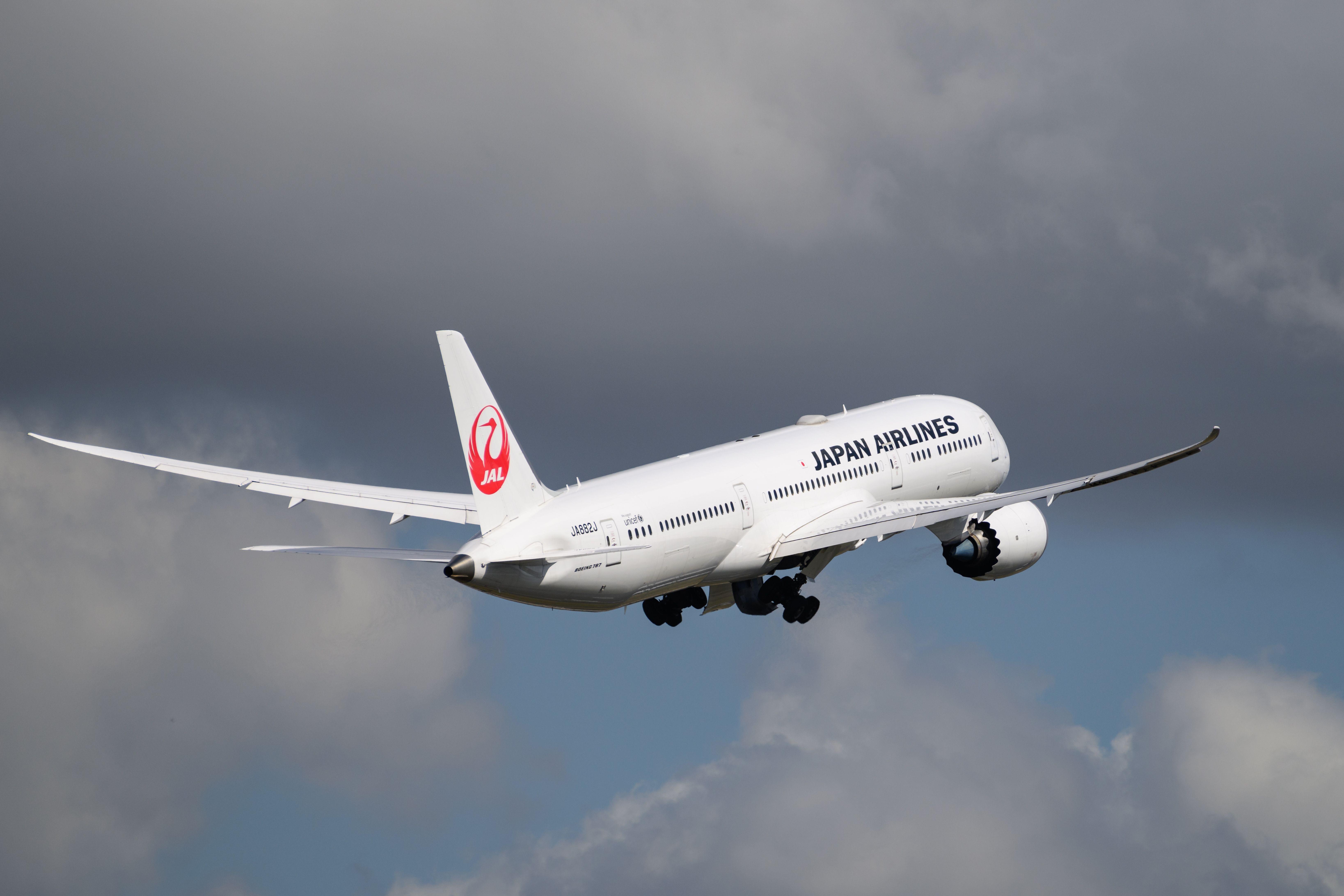 Japan Airlines Boeing 787-9 Dreamliner Collides With Delta Air Lines 737-800 In Seattle