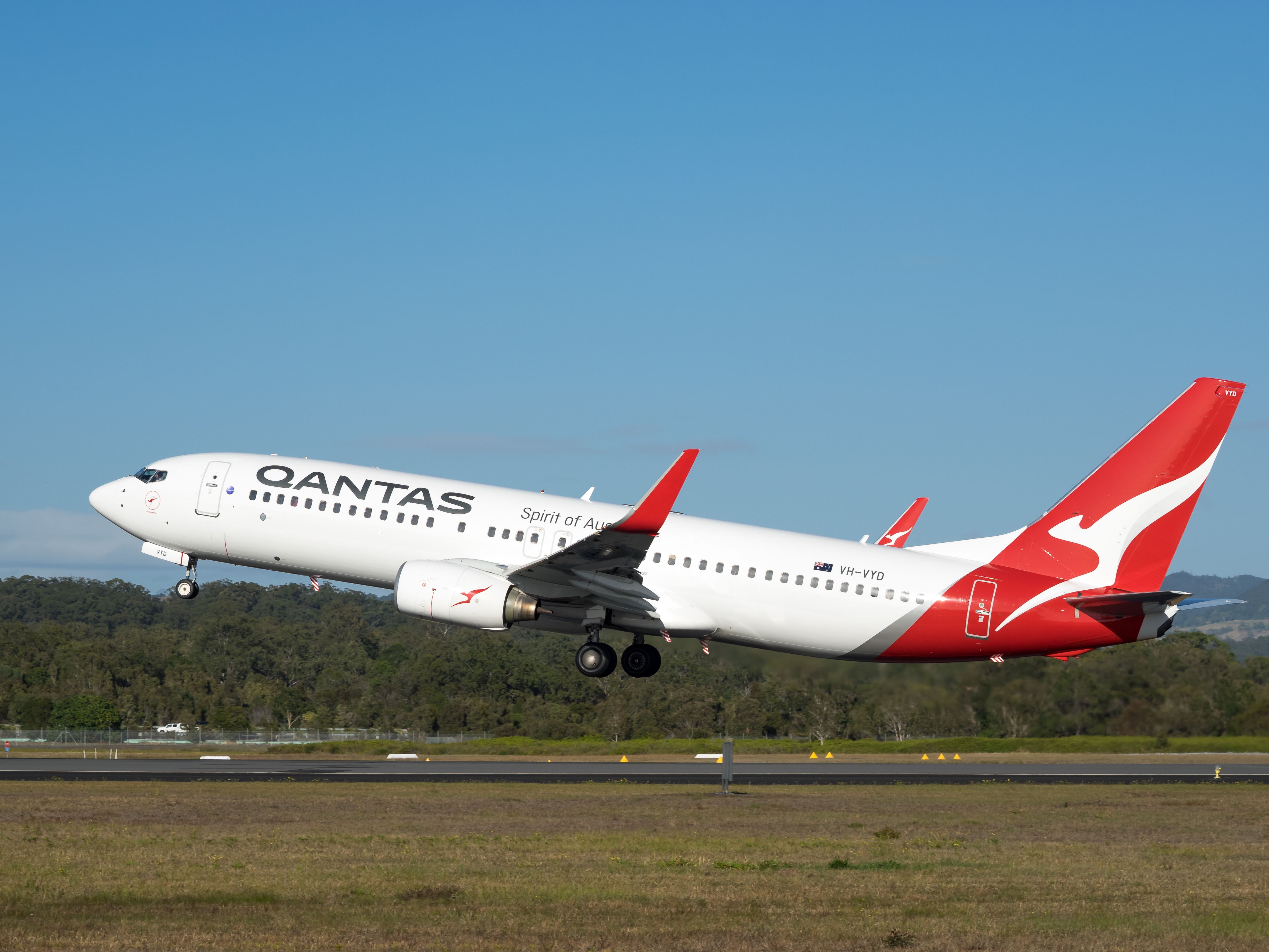 Qantas Boeing 737 Departing Gold Coast Airport