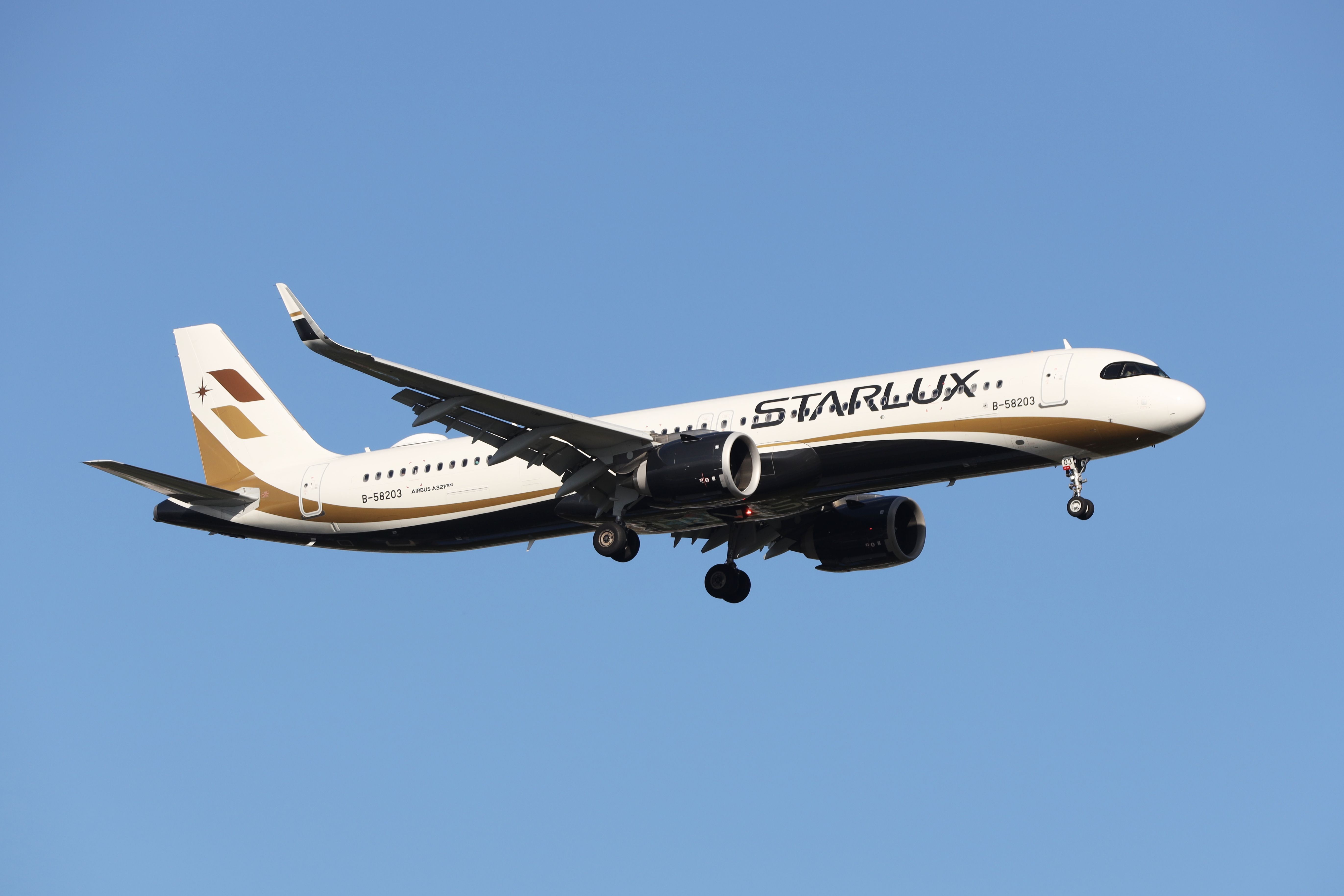 BKK Shutterstock_2063506613的Starlux Airlines Airbus A321Neo著陸