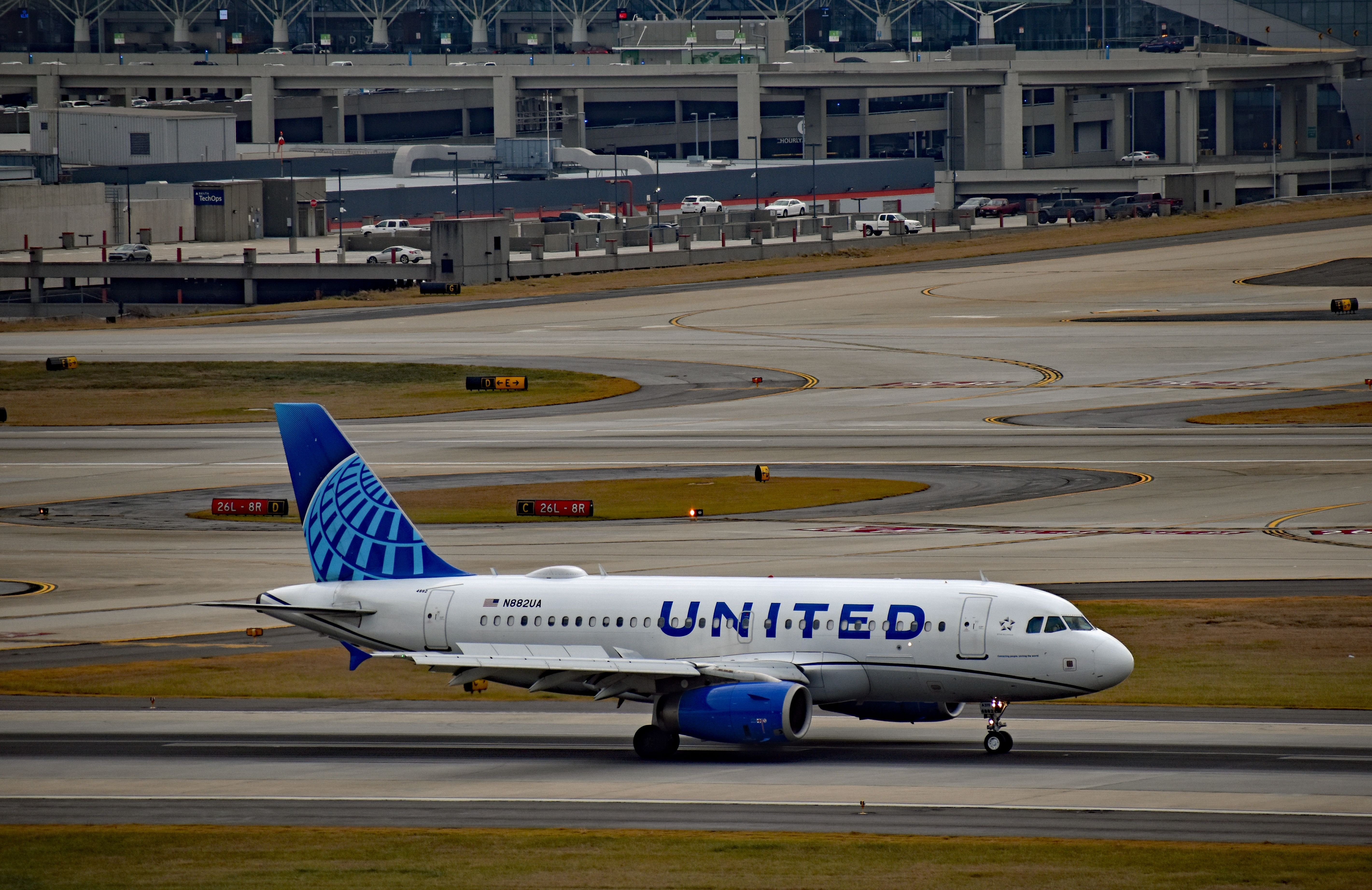 United Airlines Airbus A319 at ATL shutterstock_2580278063