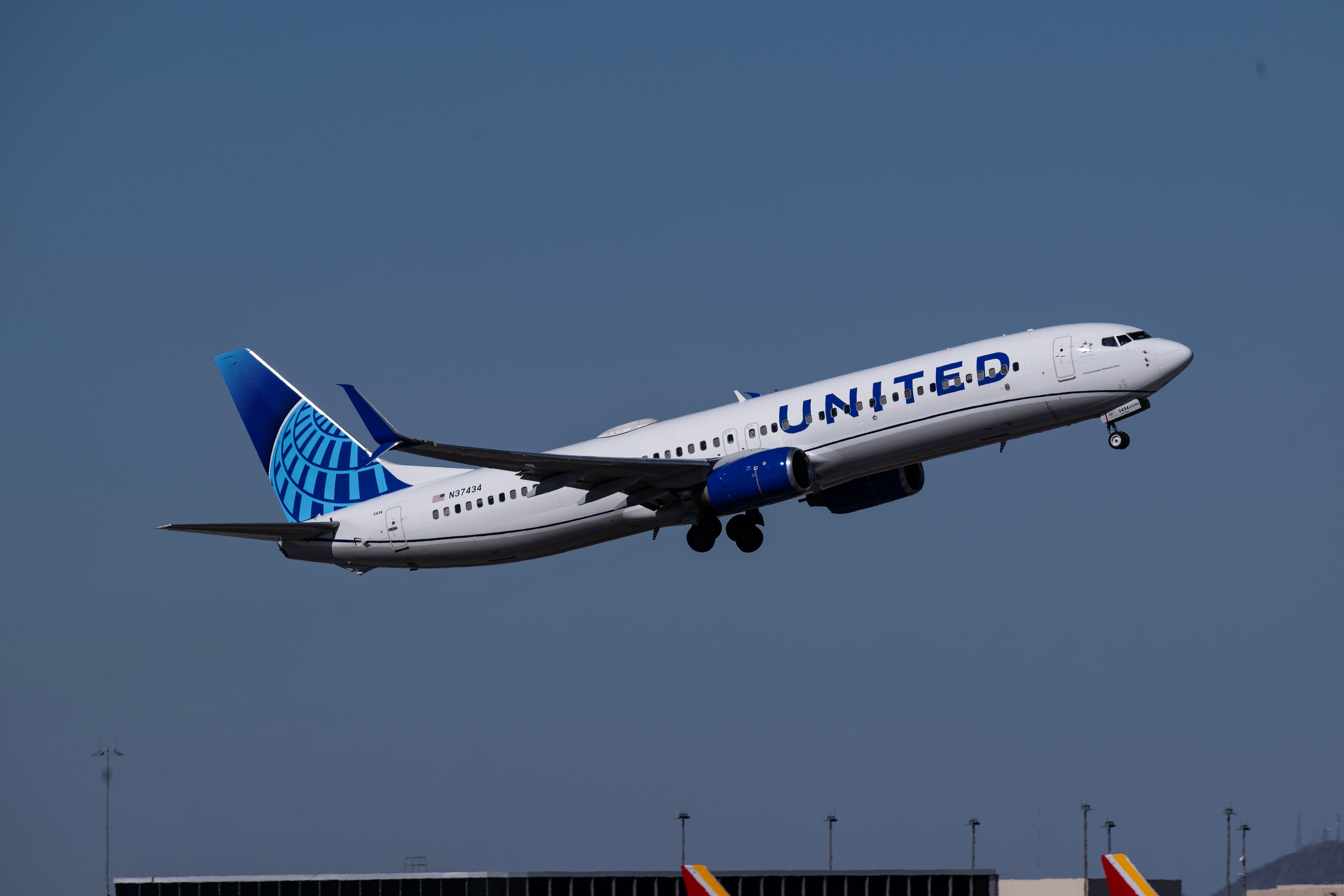 United Airlines Boeing 737-900ER departing Phoenix Sky Harbor International Airport PHX shutterstock_2387375027