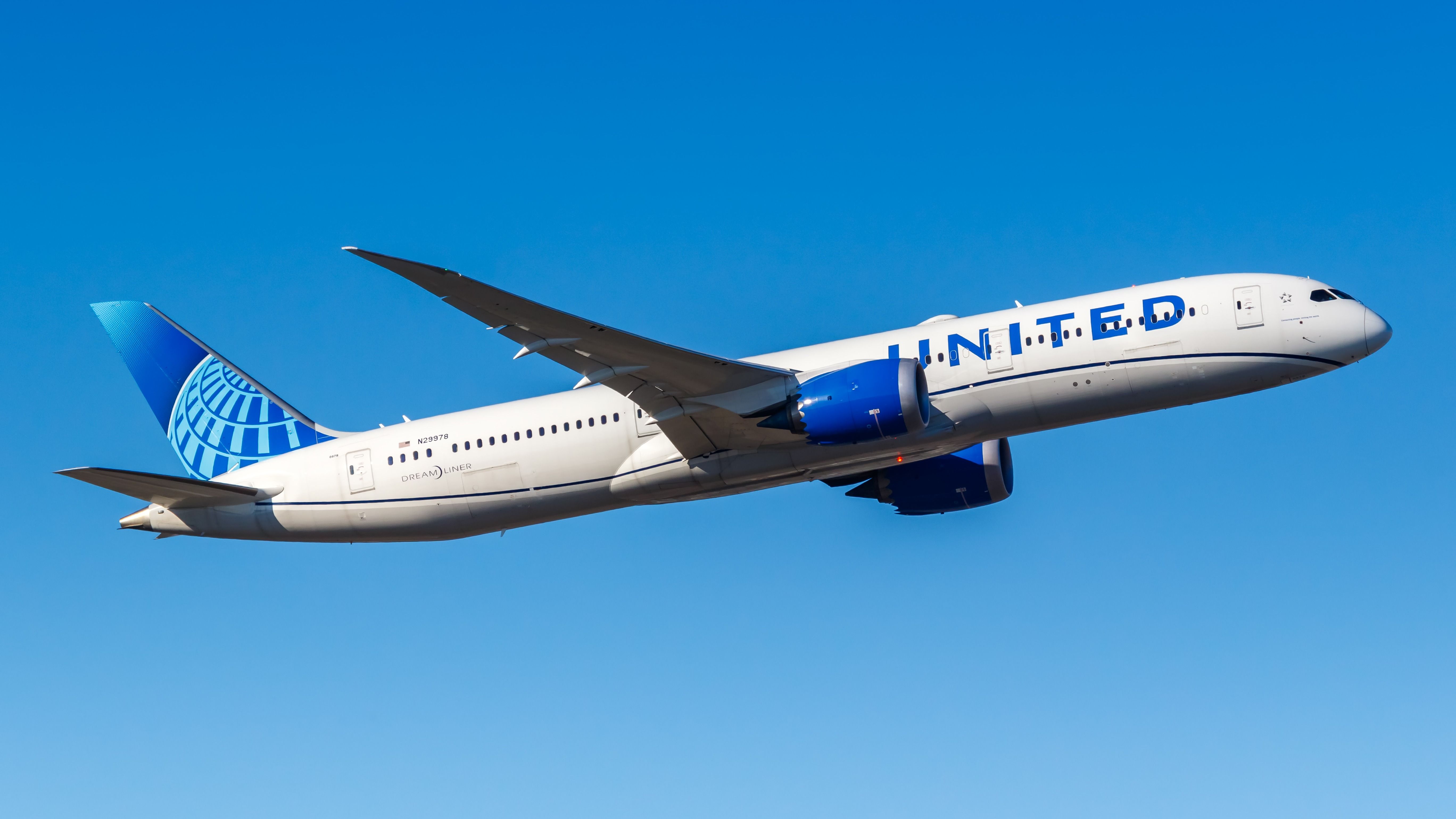 United Airlines CEO Opines On Heathrow Airport Regulations