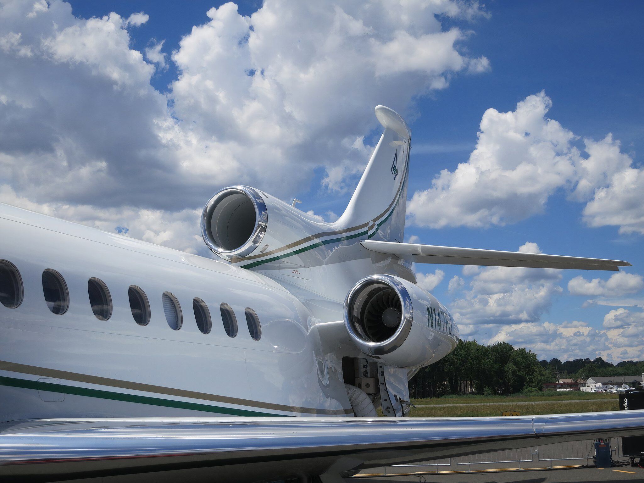 2048PX-DASSAULT_FALCON_7X_EXTERIOR_ENGINE