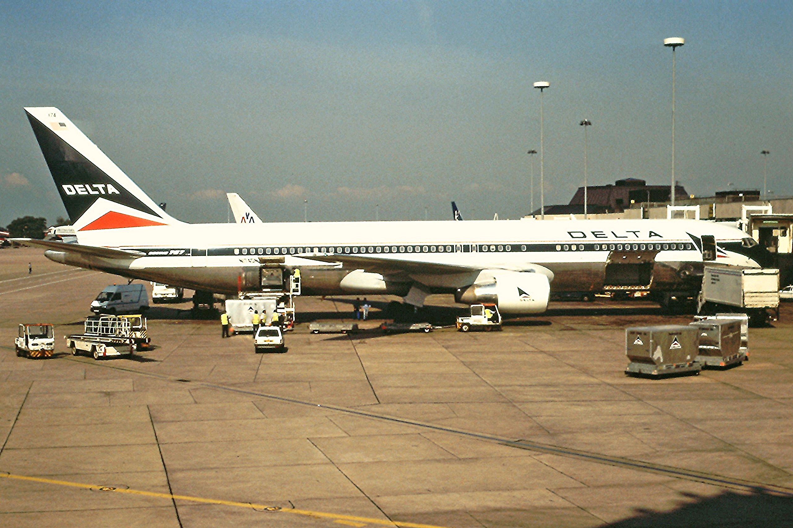 N174DN B767 Delta Manchester 14-08-91